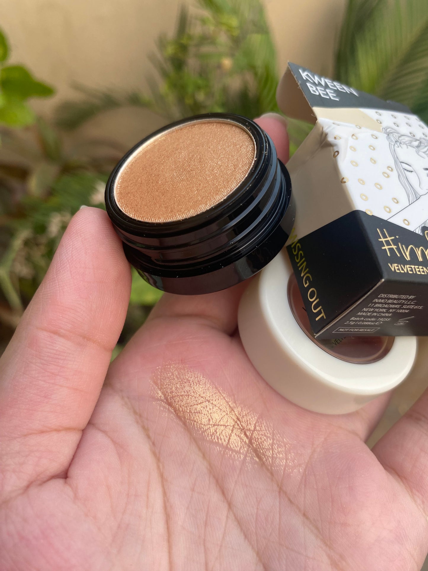 Kween Bee Eyeshadow Single