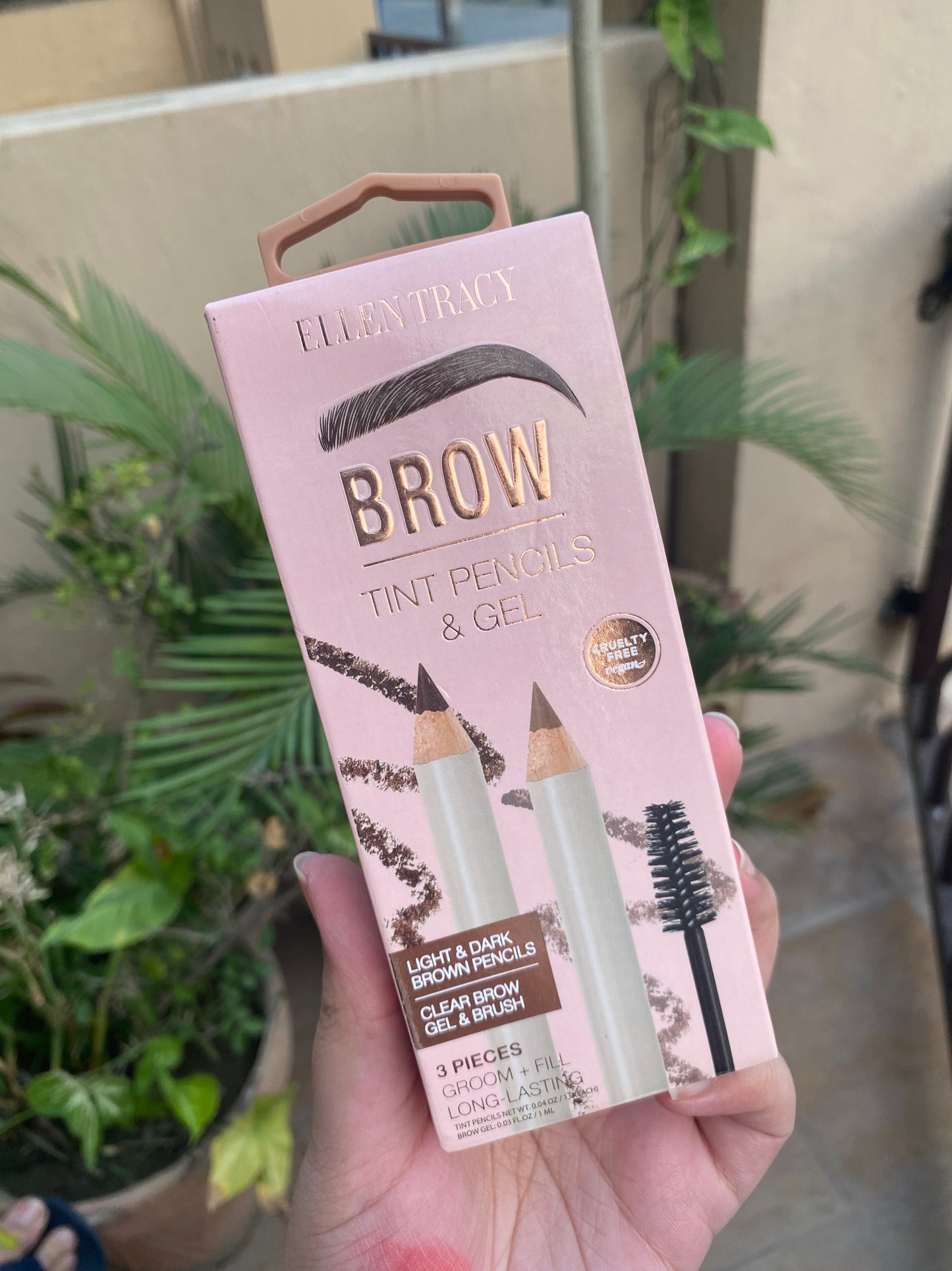 ELLEN TRACY BROW TINT PENCILS & GEL
LIGHT & DARK
BROWN PENCILS
CLEAR BROW GEL & BRUSH Set of 3