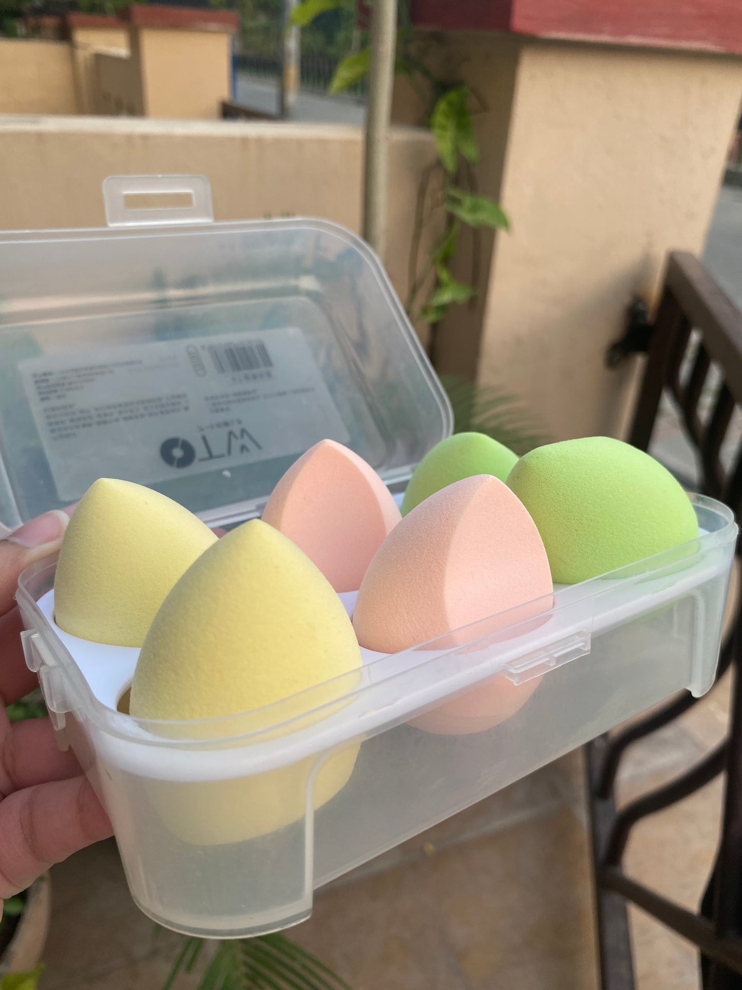 Box of 6 Beauty Blenders in Plastic Box