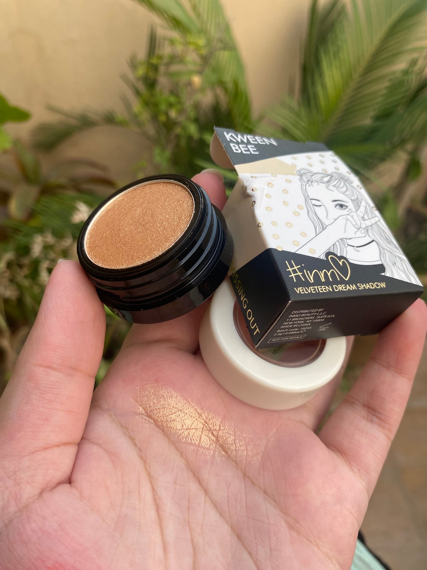 Kween Bee Eyeshadow Single