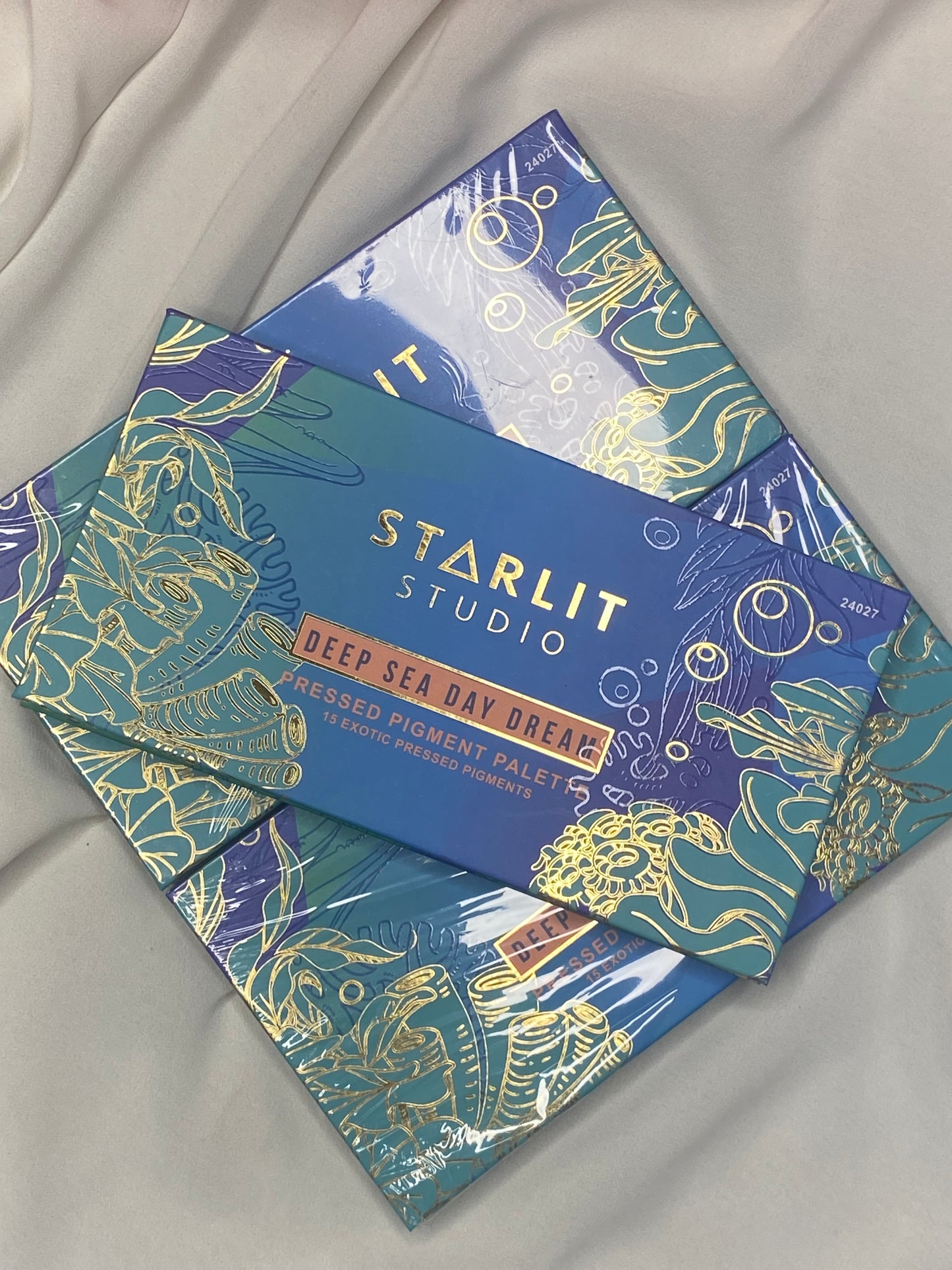 Starlit Studio Deep Sea Day Dream Pressed Pigment Palette 15 Exotic Pressed Pigments
