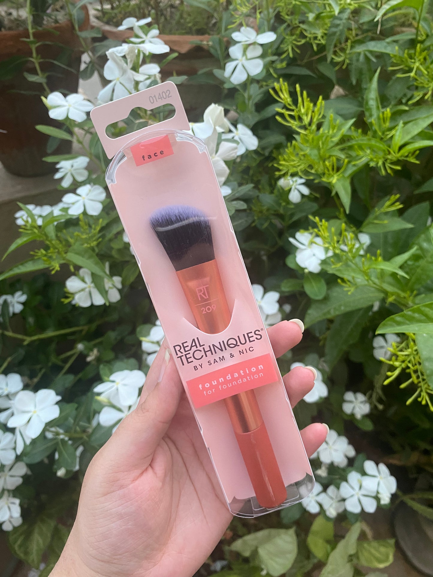 Real Technique Foundation Brush Angled Cut