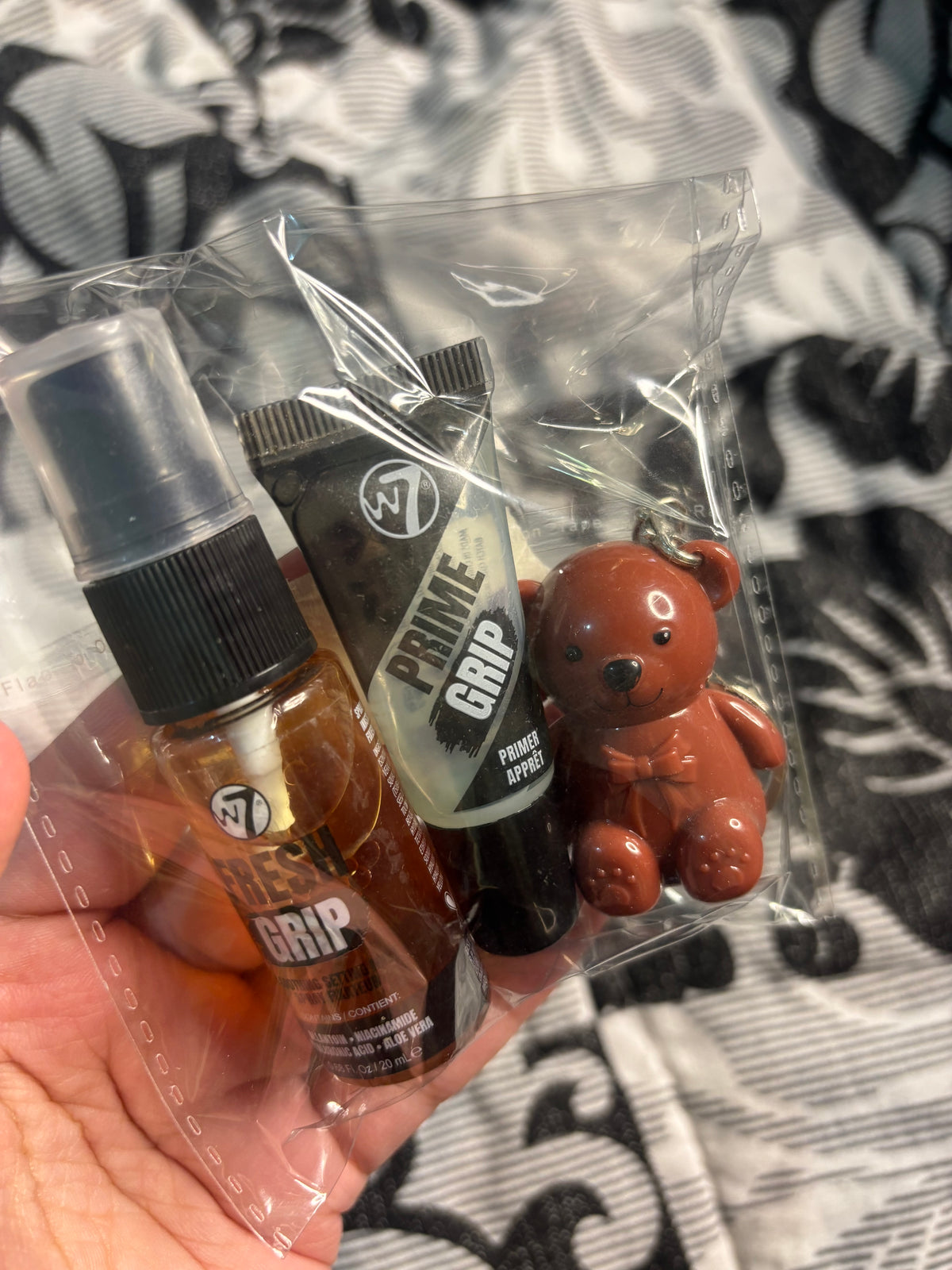 Deal D (W7 Fresh Grip Setting Spray, W7 Prime Grip Primer, Teddy Gloss/Keychain)