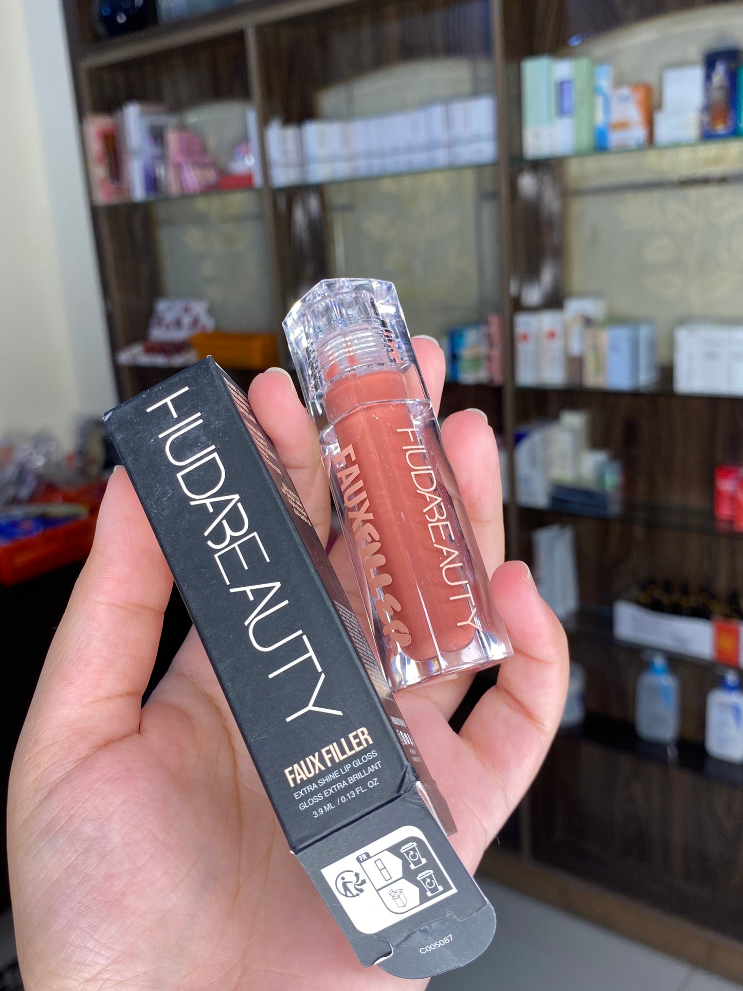 Huda Beauty Faux Filter Extreme Shine Lipgloss