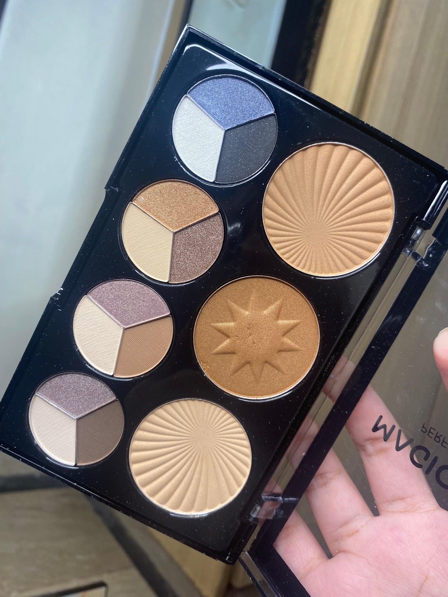 Magic Studio Eyeshadow & Bronzer Palette