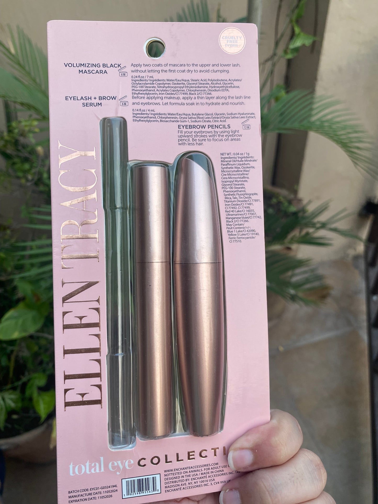 Ellen Tracy Total Eye Collection 3 Piece Set for Eyes
CONDITIONING EYELASH + BROW SERUM • VOLUMIZING BLACK MASCARA • DUO-ENDED BROW PENCIL