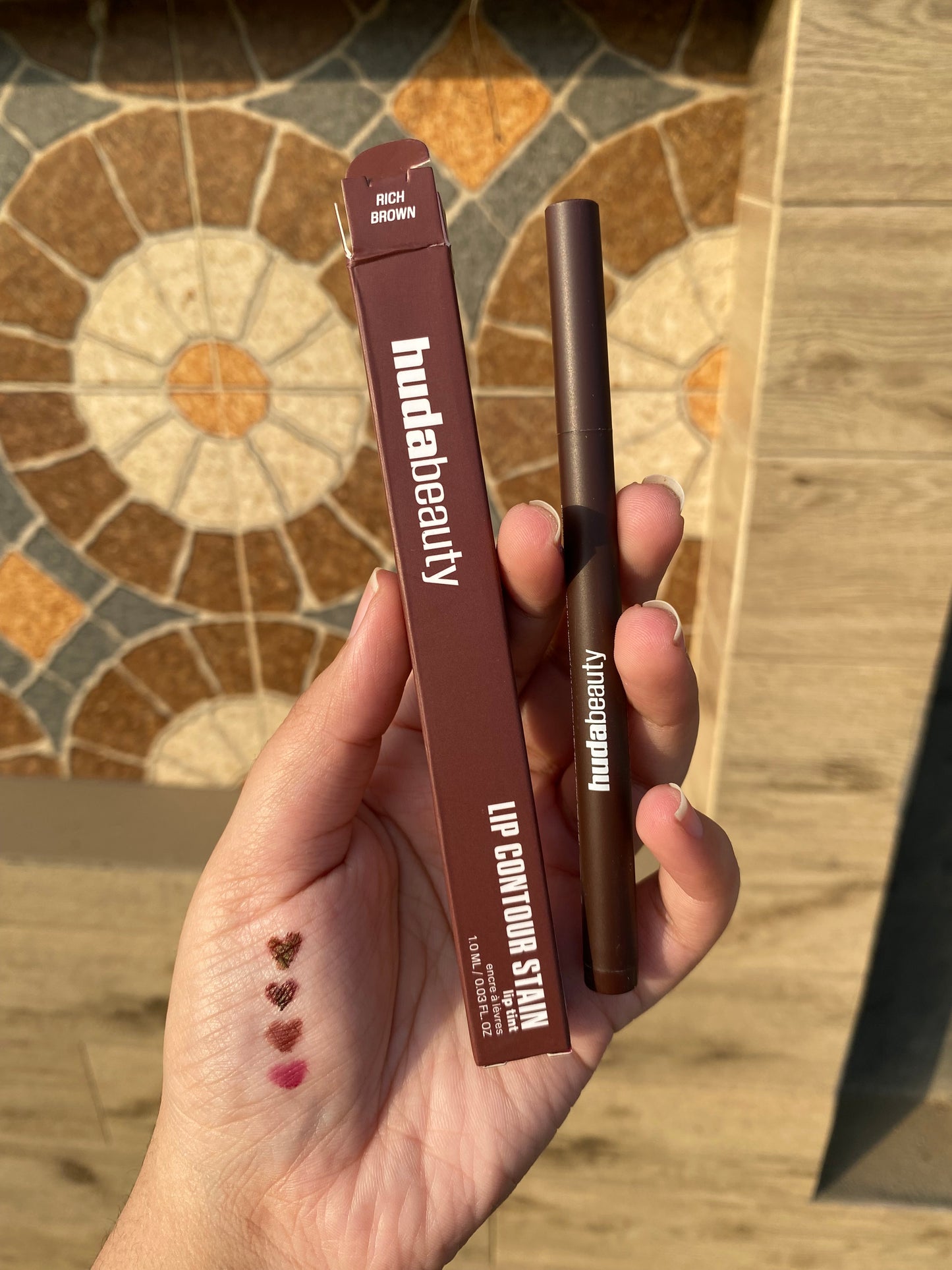 Huda Beauty Lip Contour Stain