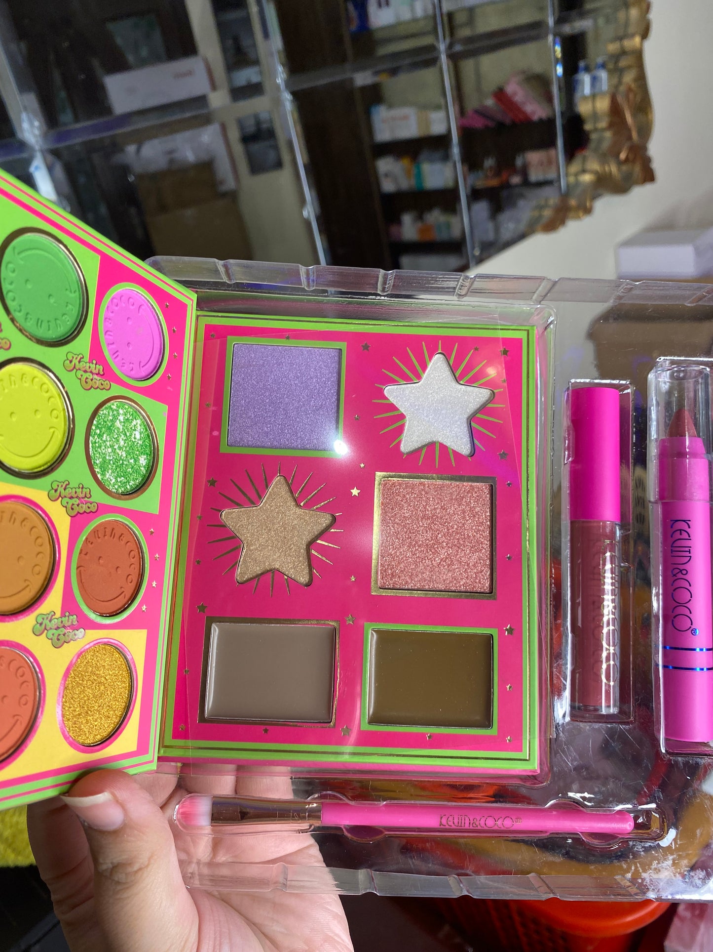 Kevin & Co Eye and Lip Set (eyeshadow palette, liquid lipstick, lip crayon, brush)