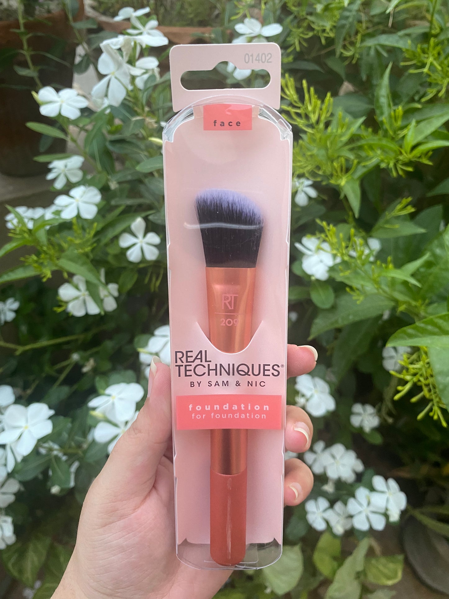 Real Technique Foundation Brush Angled Cut