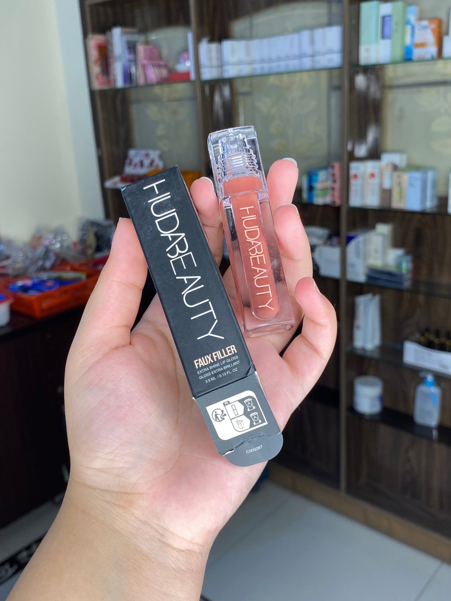 Huda Beauty Faux Filter Extreme Shine Lipgloss