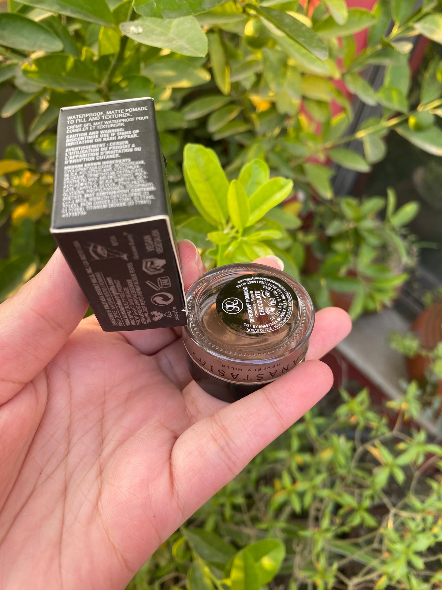 Anastasia Beverly Hills Dip Brow Pomade in shade 'chocolate'