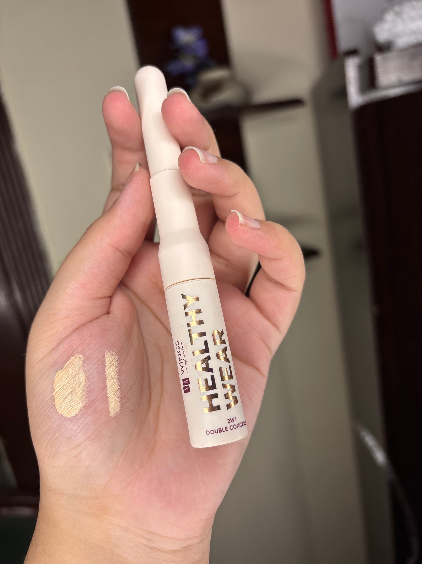 AA Wings Healthy Wear cover and glow double concealer 2W1 Double Concealer