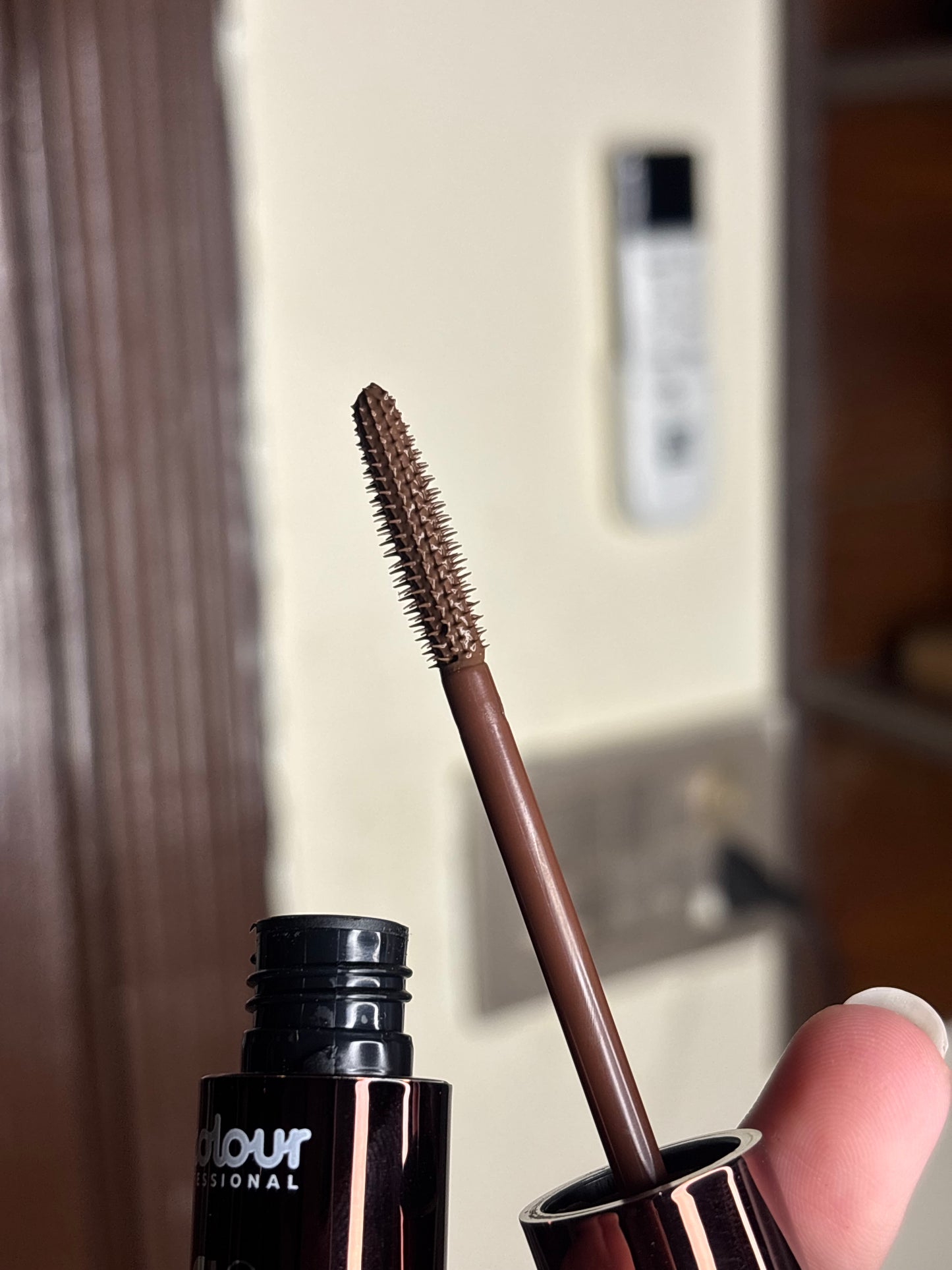 b.colour capsule thermo mascara long & volume milk choco brown mascara
