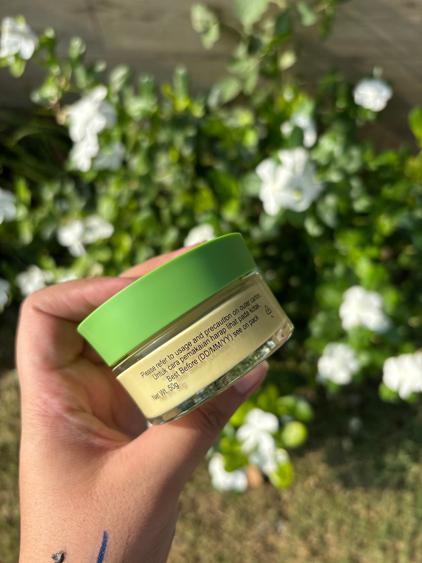 Ponds White Beauty Naturals Day Cream Camellia Leaf Extract