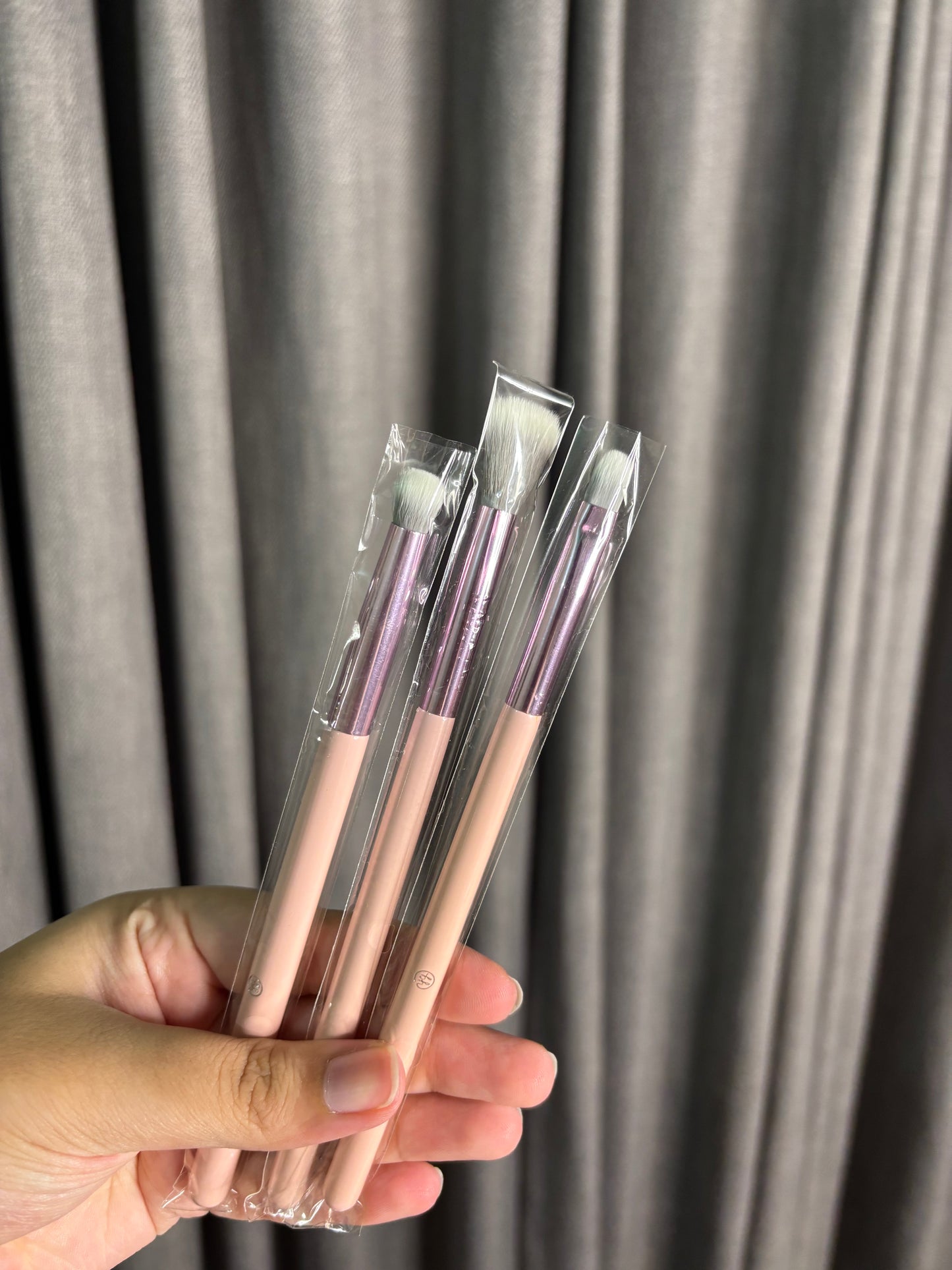 Deal of 3 (B.Colour Capsule Foundation + Technic Lip Plumper + BH Set of 3 Makeup Brushes)