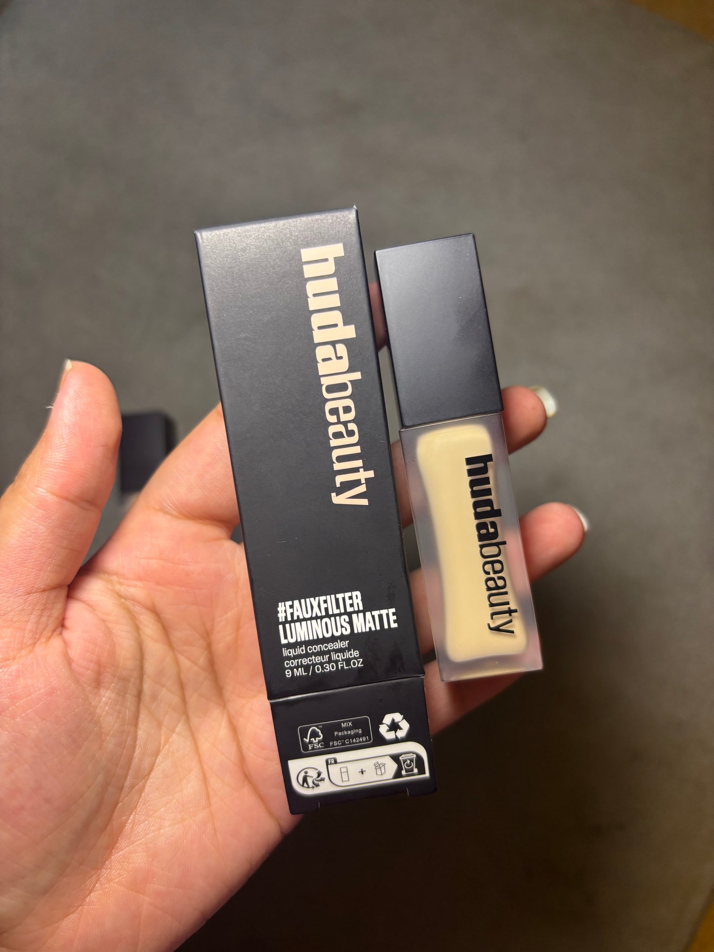 Huda Beauty Faux Filter Luminous Matte Concealer