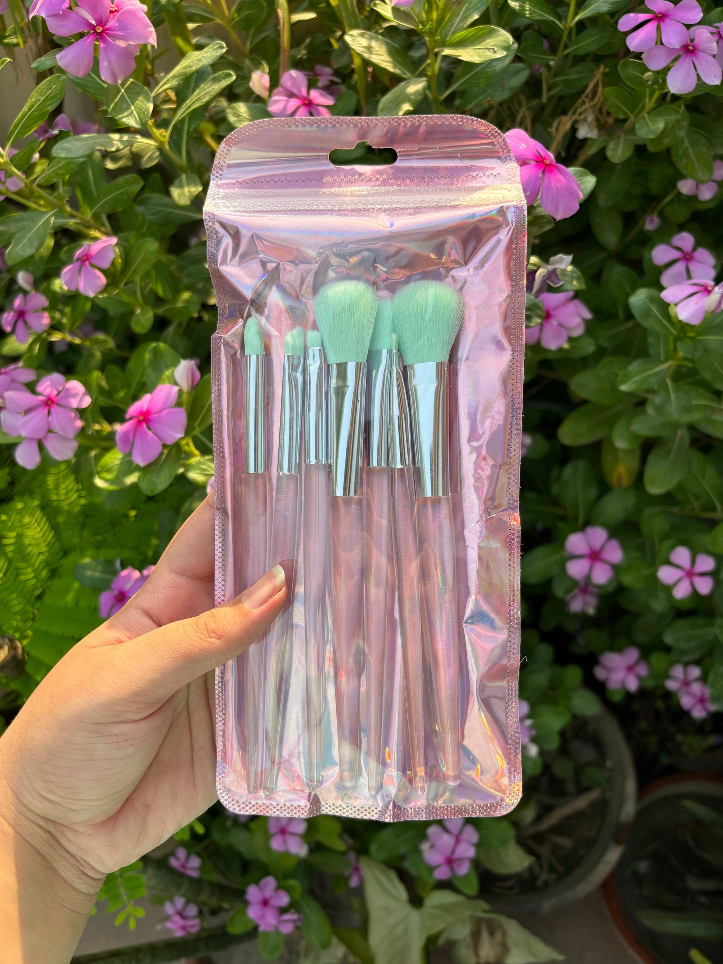 Set of 6 Makeup Brushes in Holographic Packaging