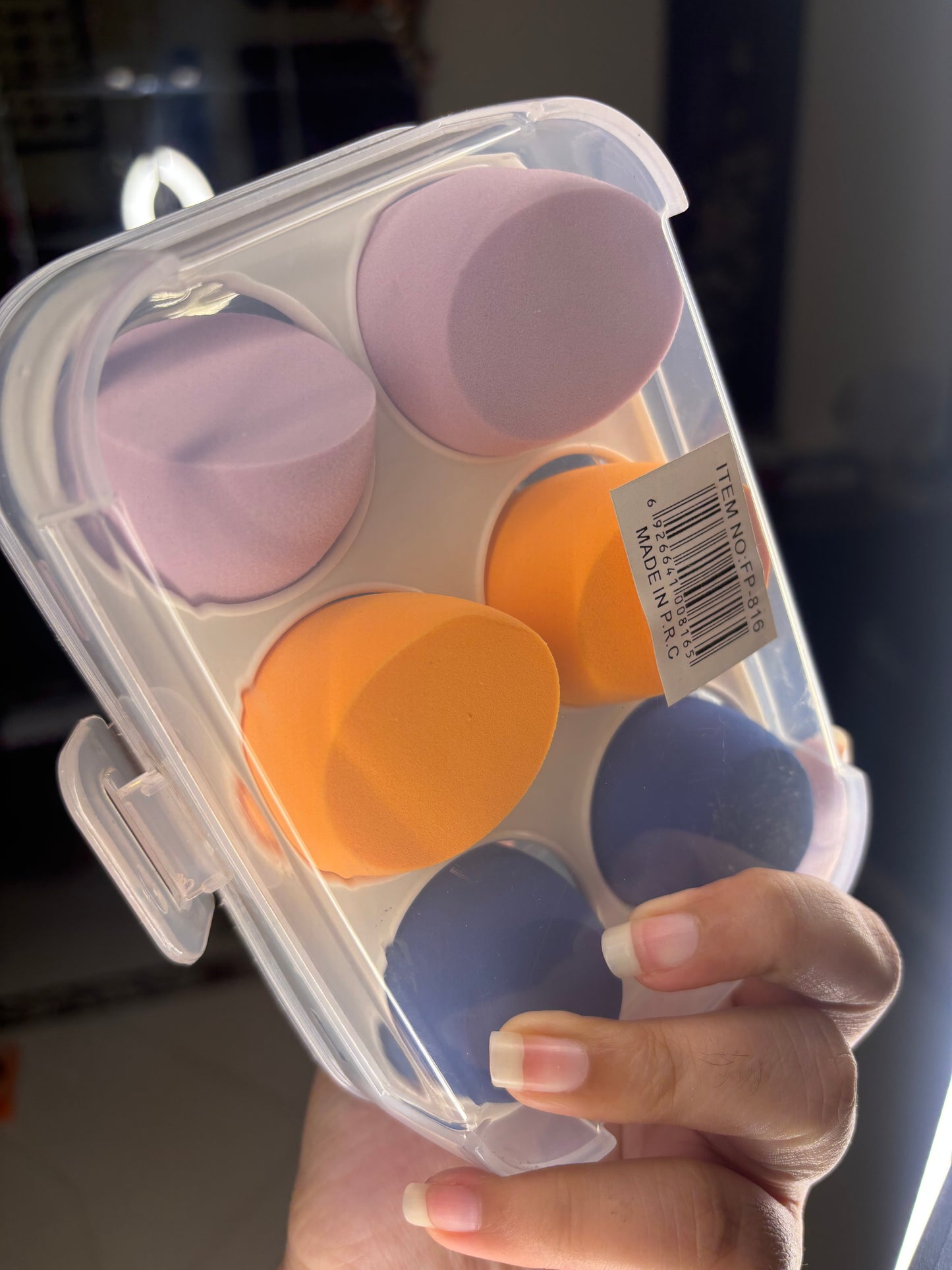 Box of 6 Beauty Blenders in Plastic Box (Random Colours)