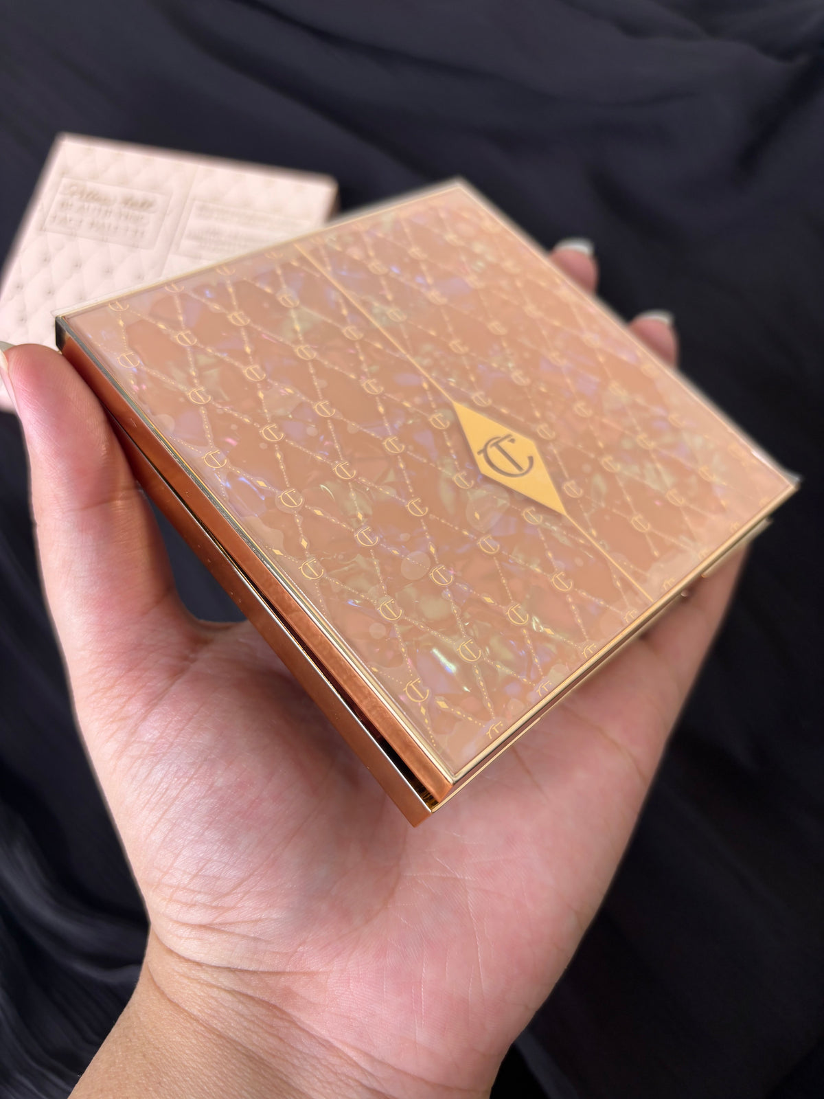 Charlotte Tilbury Pillow Talk Beautifying Face Palette – Medium to Deep