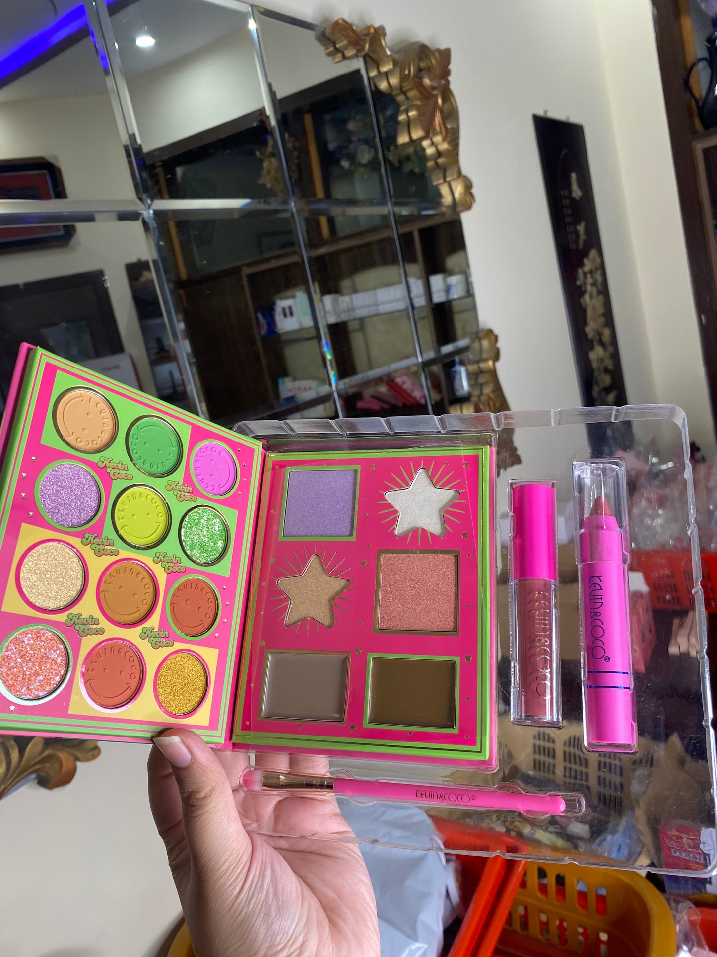 Kevin & Co Eye and Lip Set (eyeshadow palette, liquid lipstick, lip crayon, brush)