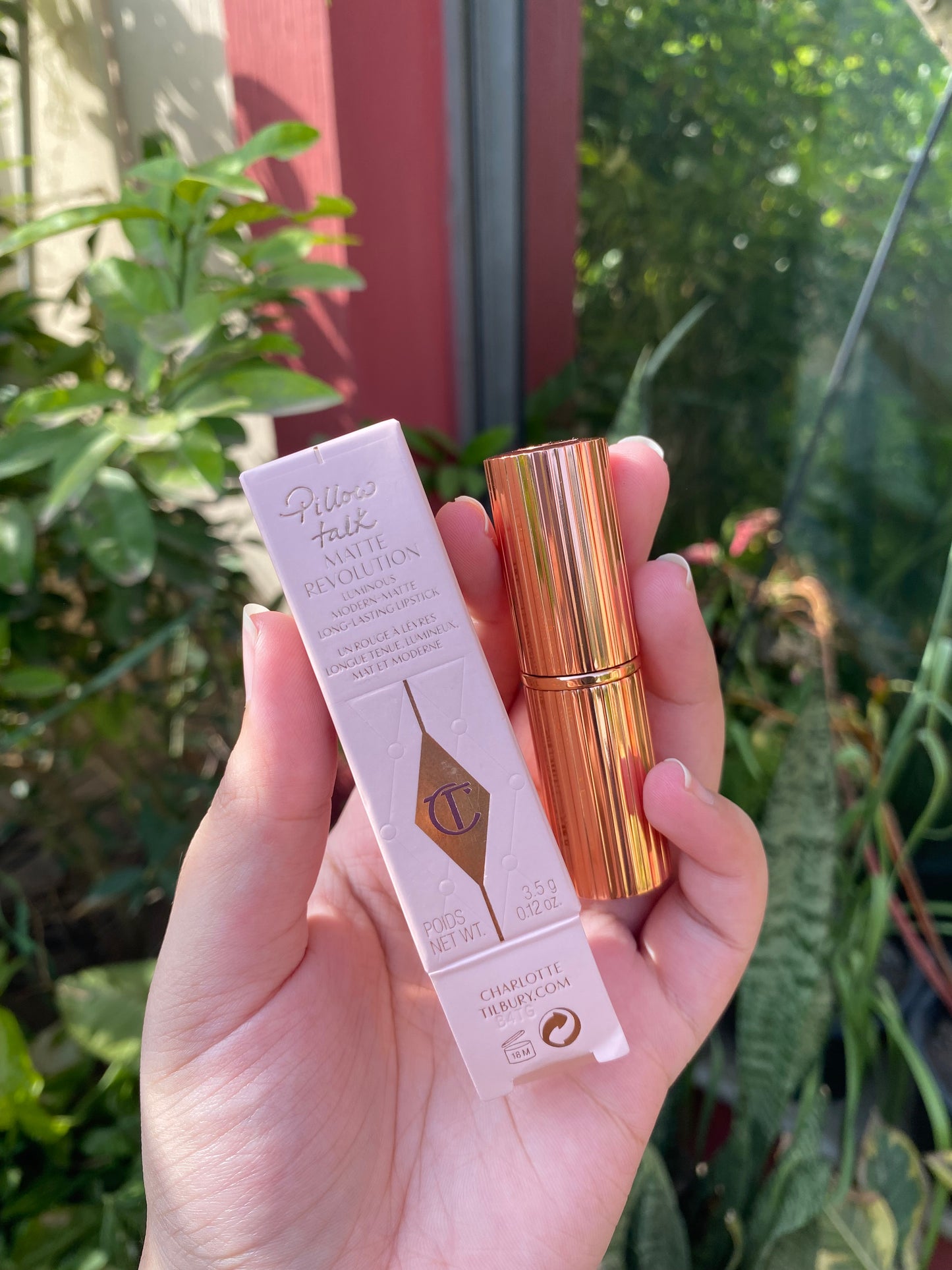 Charlotte Tilbury Pillow Talk Matte Revolution (LUMINOUS
MODERN-MATTE
LONG-LASTING LIPSTICK) Shade Pillow Talk