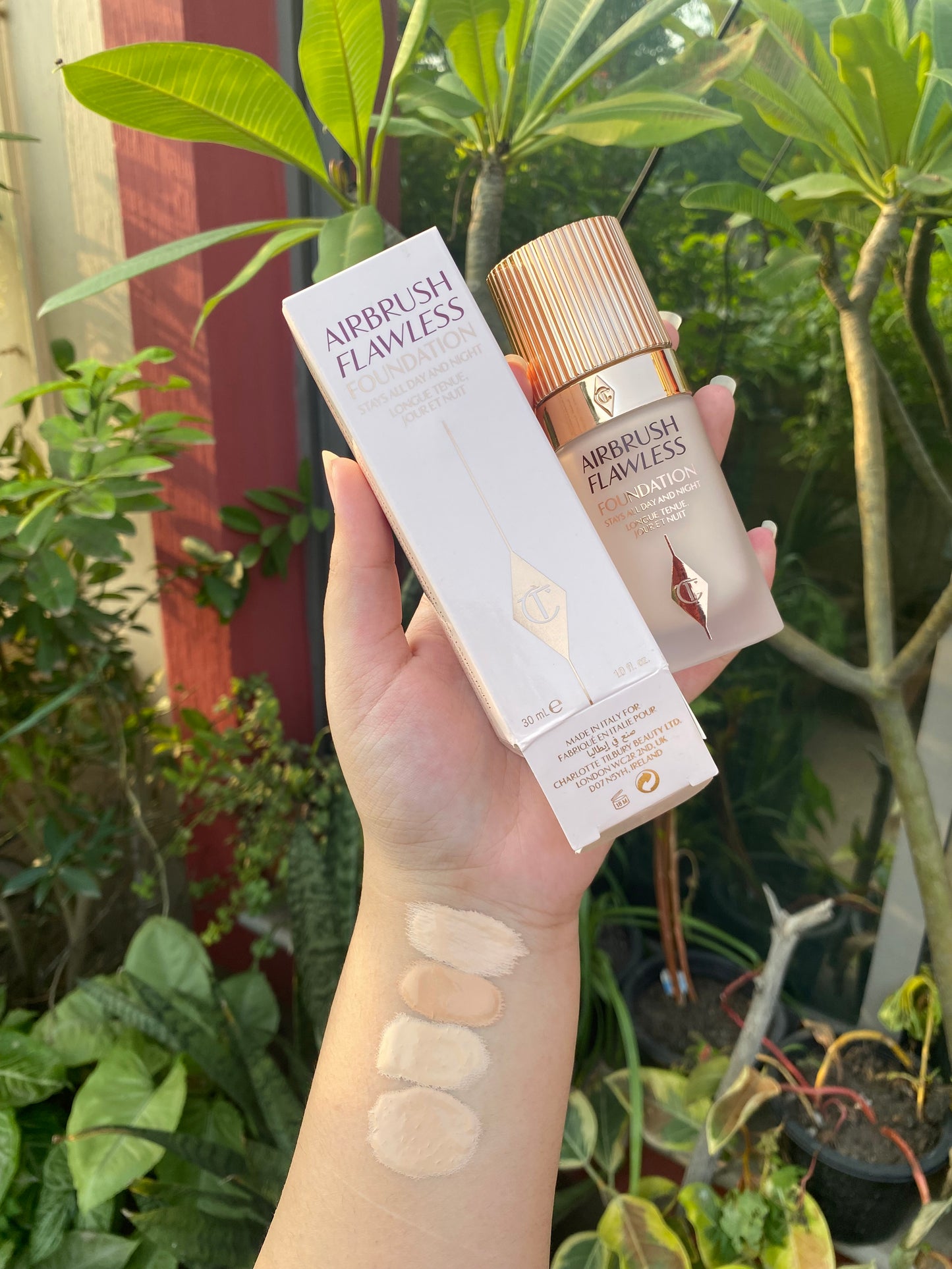 Charlotte Tilbury Air Brush Flawless Foundation Stay all day and night 30ml