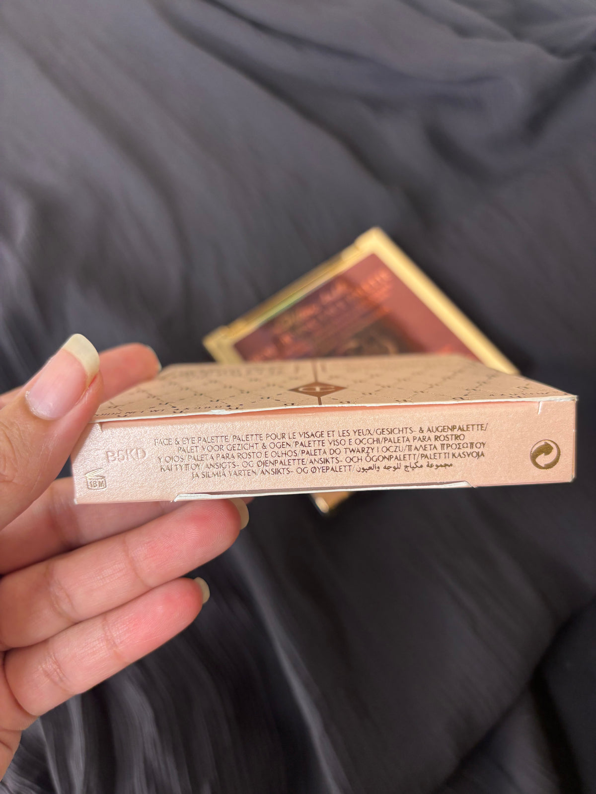 Charlotte Tilbury Pillow Talk Beautifying Face Palette – Medium to Deep