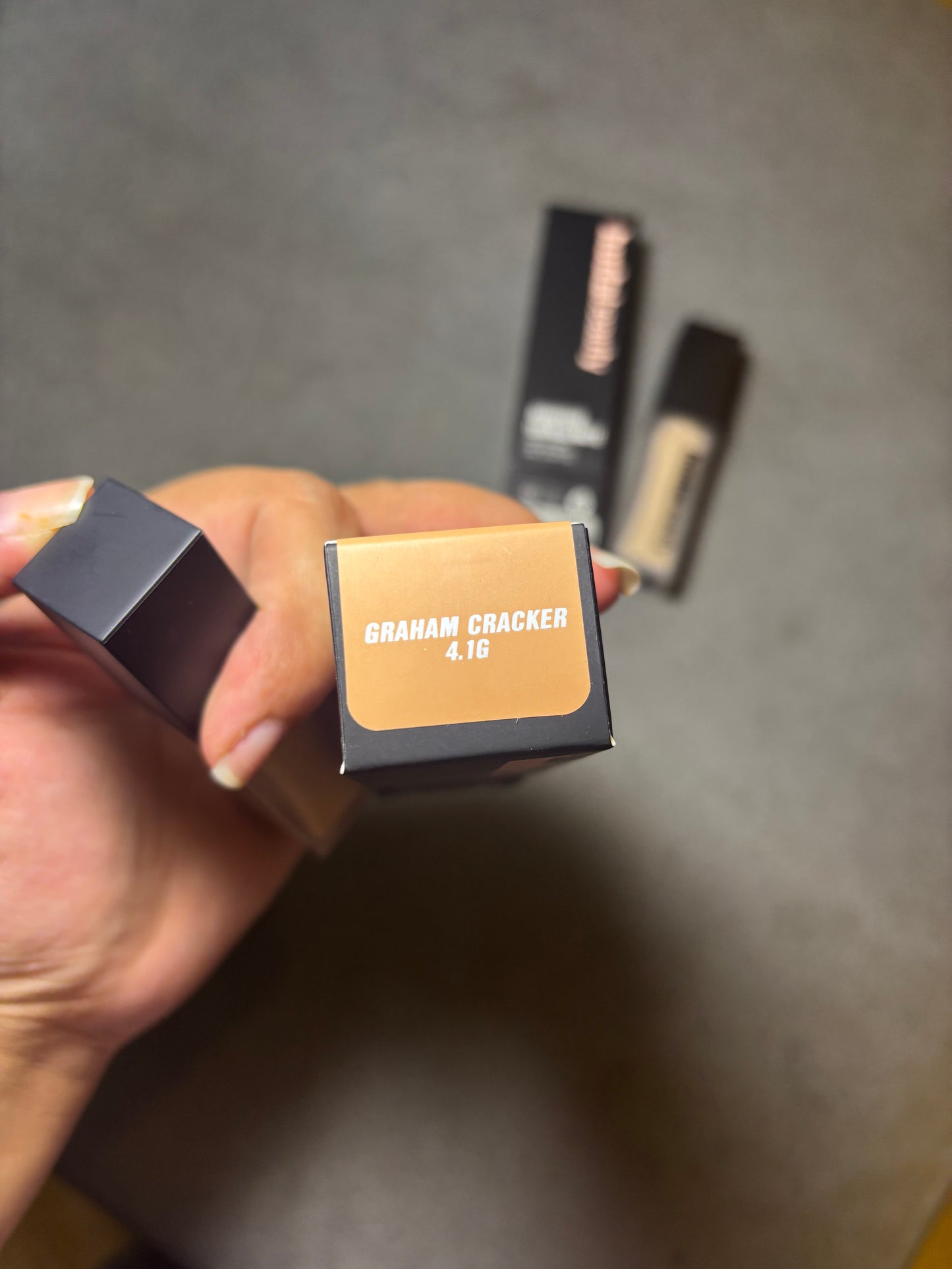 Huda Beauty Faux Filter Luminous Matte Concealer