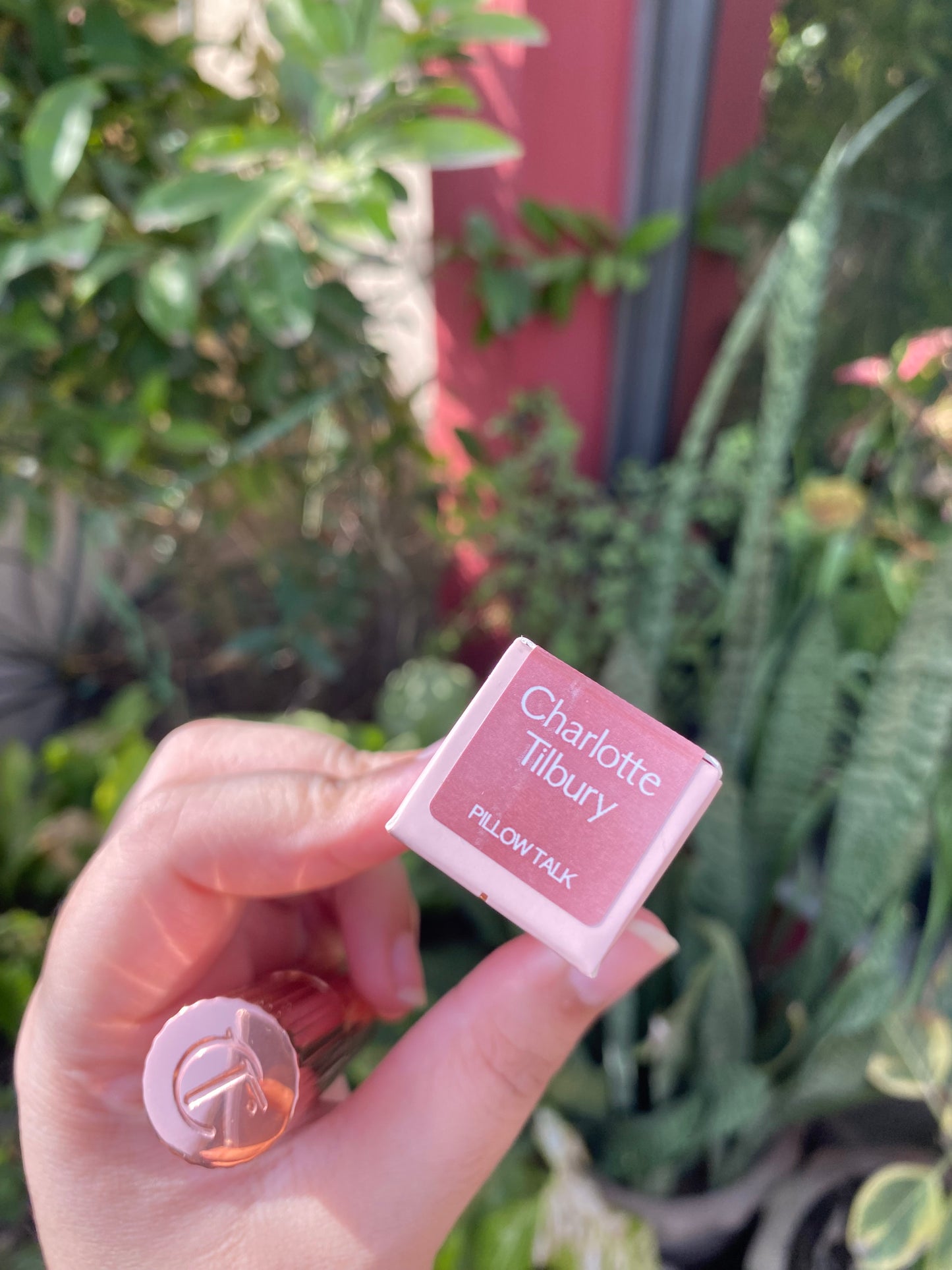 Charlotte Tilbury Pillow Talk Matte Revolution (LUMINOUS
MODERN-MATTE
LONG-LASTING LIPSTICK) Shade Pillow Talk