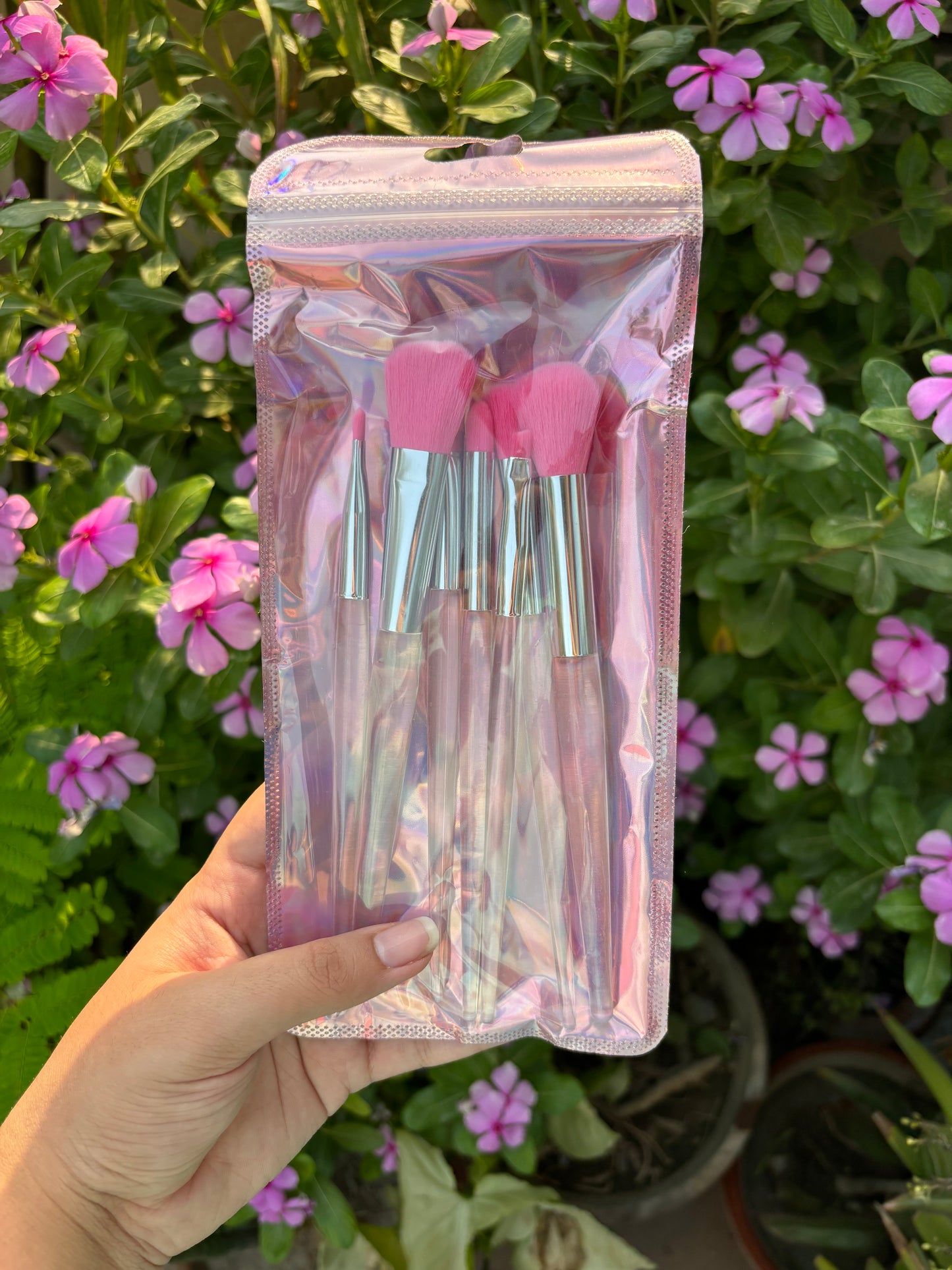 Set of 6 Makeup Brushes in Holographic Packaging