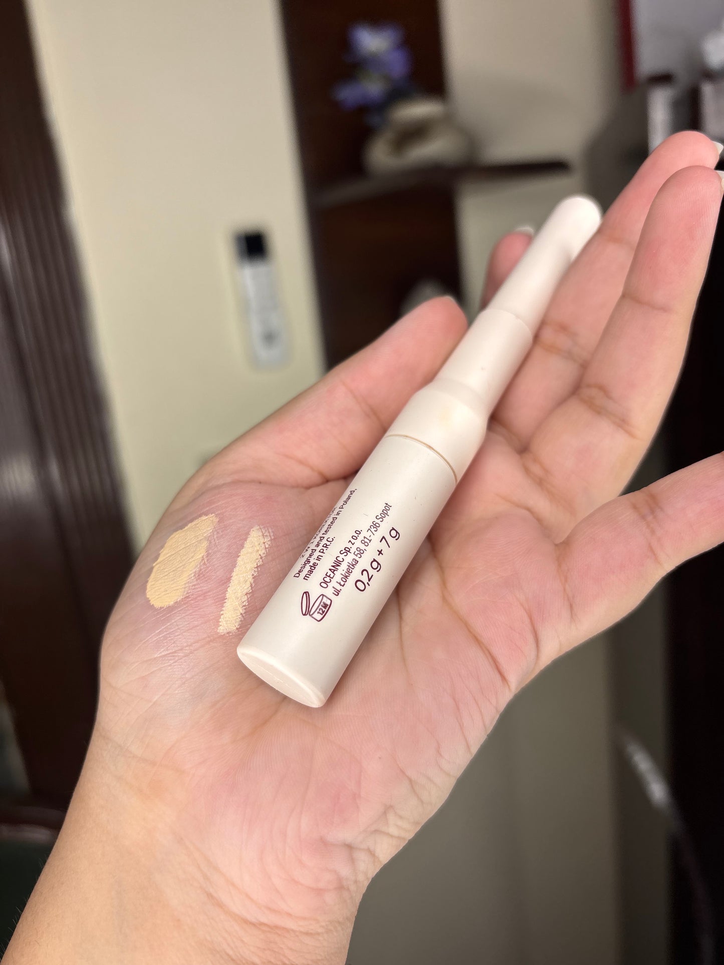 AA Wings Healthy Wear cover and glow double concealer 2W1 Double Concealer