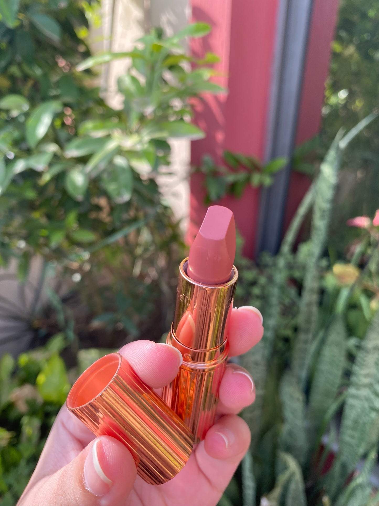 Charlotte Tilbury Pillow Talk Matte Revolution (LUMINOUS
MODERN-MATTE
LONG-LASTING LIPSTICK) Shade Pillow Talk