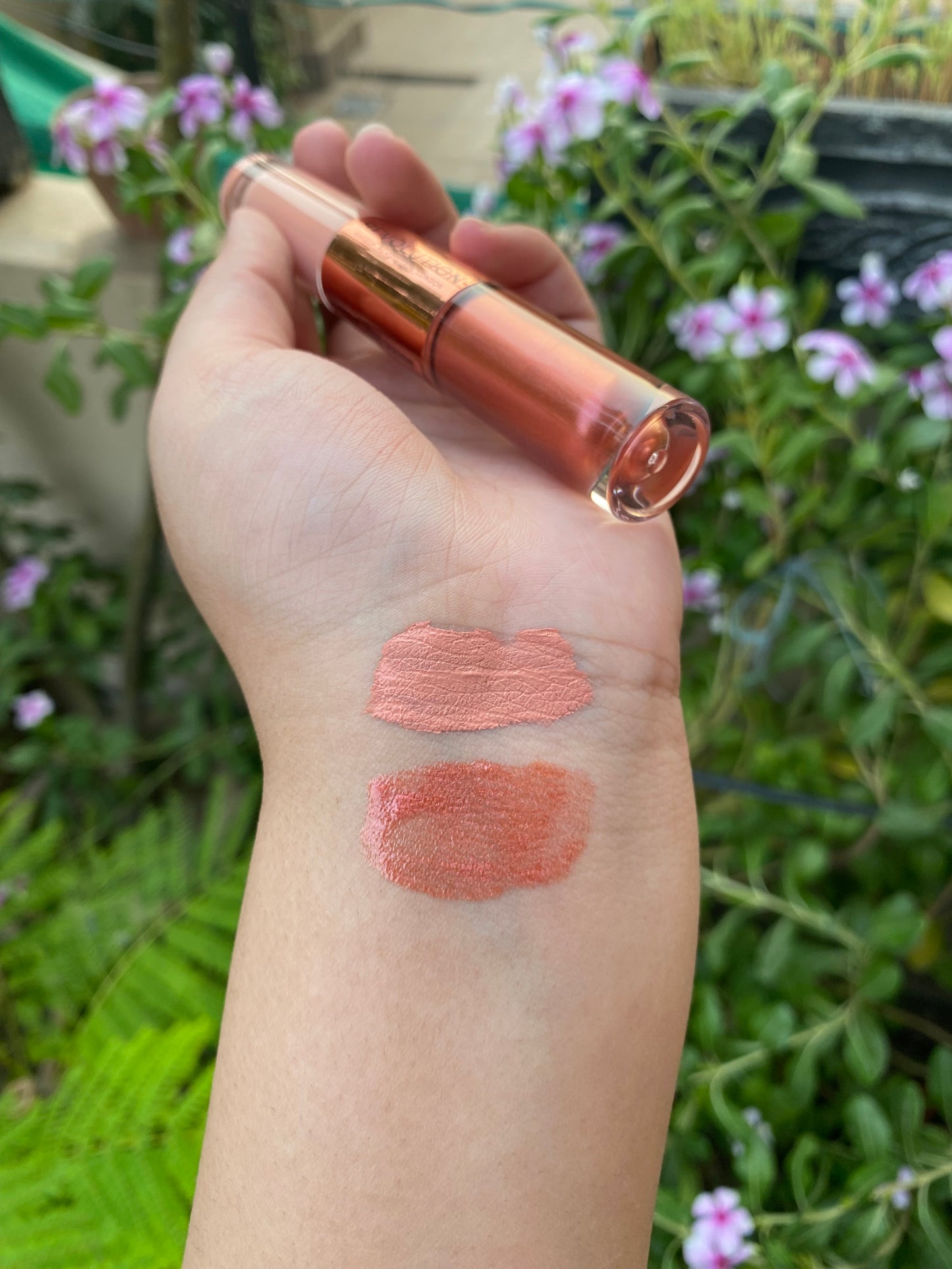 Makeup Revolution Double Up Liquid  Eyeshadow in shade 'infatuated'