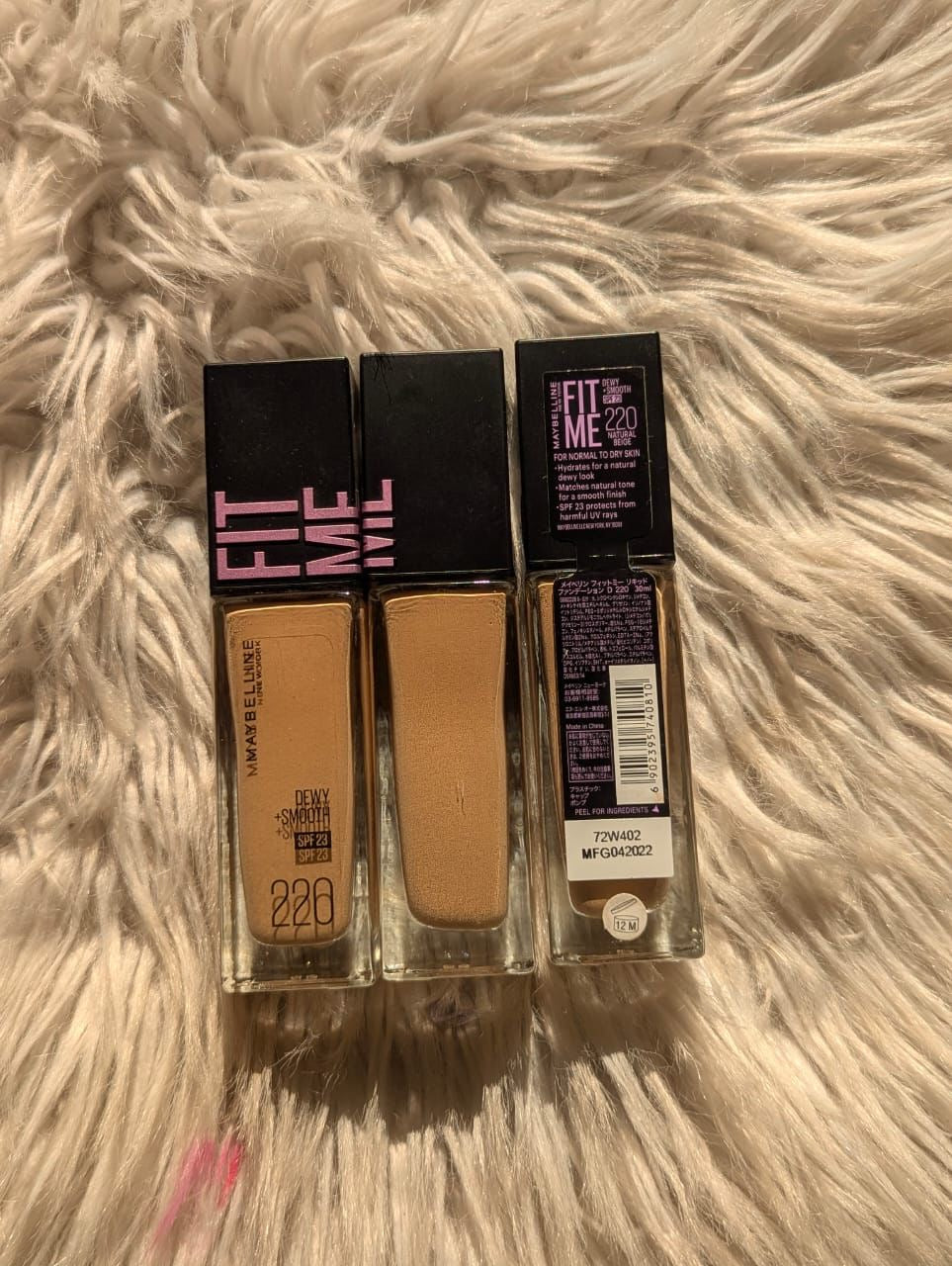 Maybelline - Fit Me Dewy + Smooth Liquid Foundation SPF 30 - 220 Natural Beige 30ml
