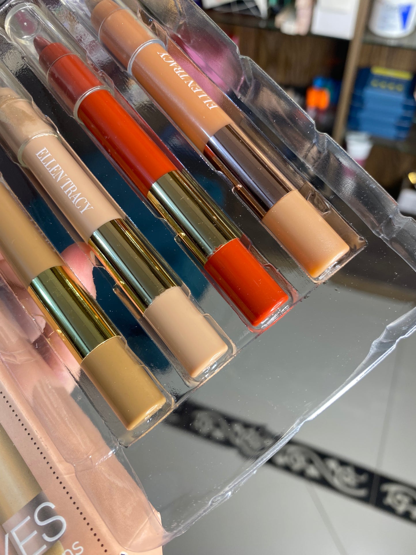 Ellen Tracy Glamour Eyes Pack of 4 Crayons