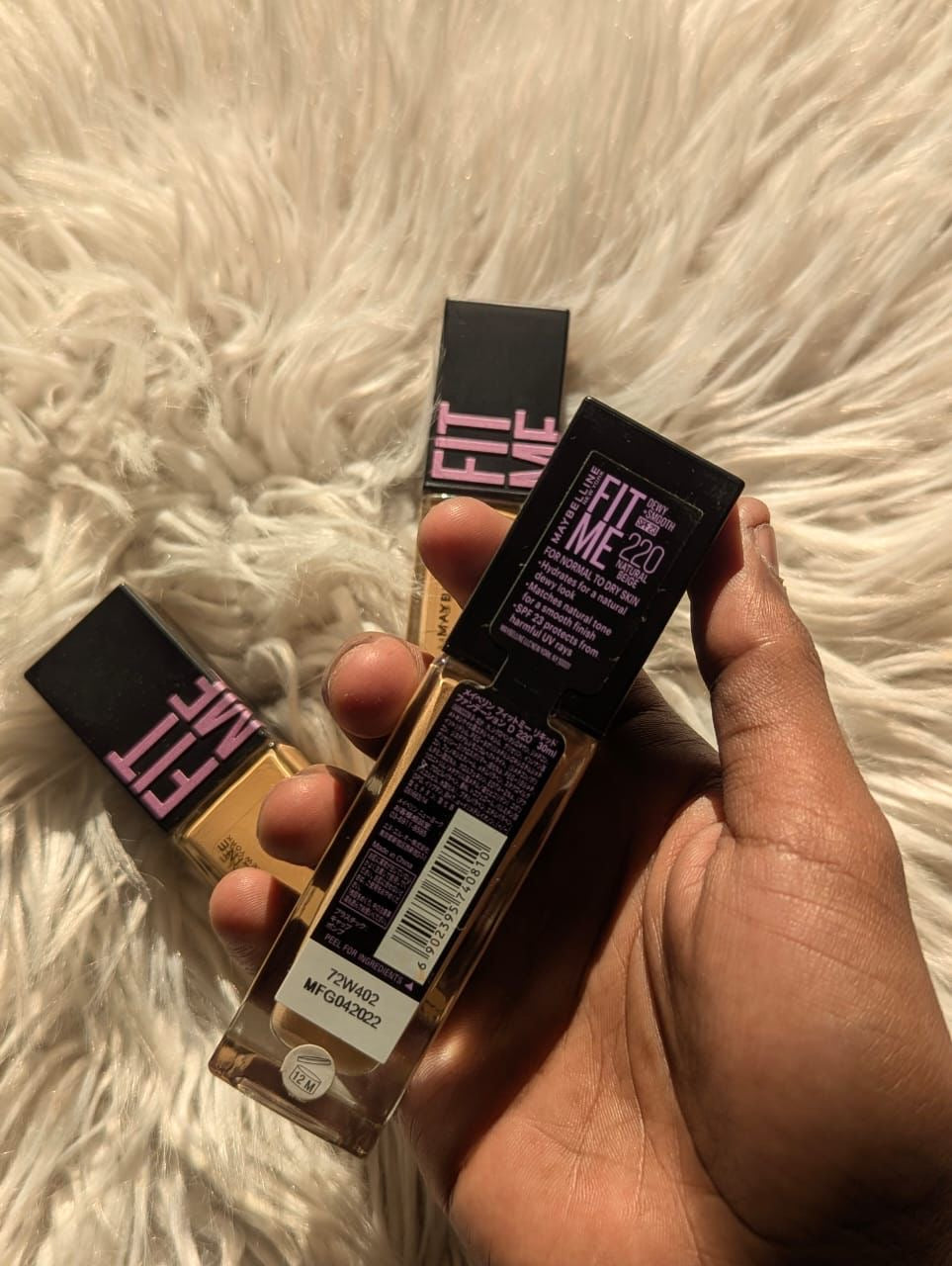 Maybelline - Fit Me Dewy + Smooth Liquid Foundation SPF 30 - 220 Natural Beige 30ml