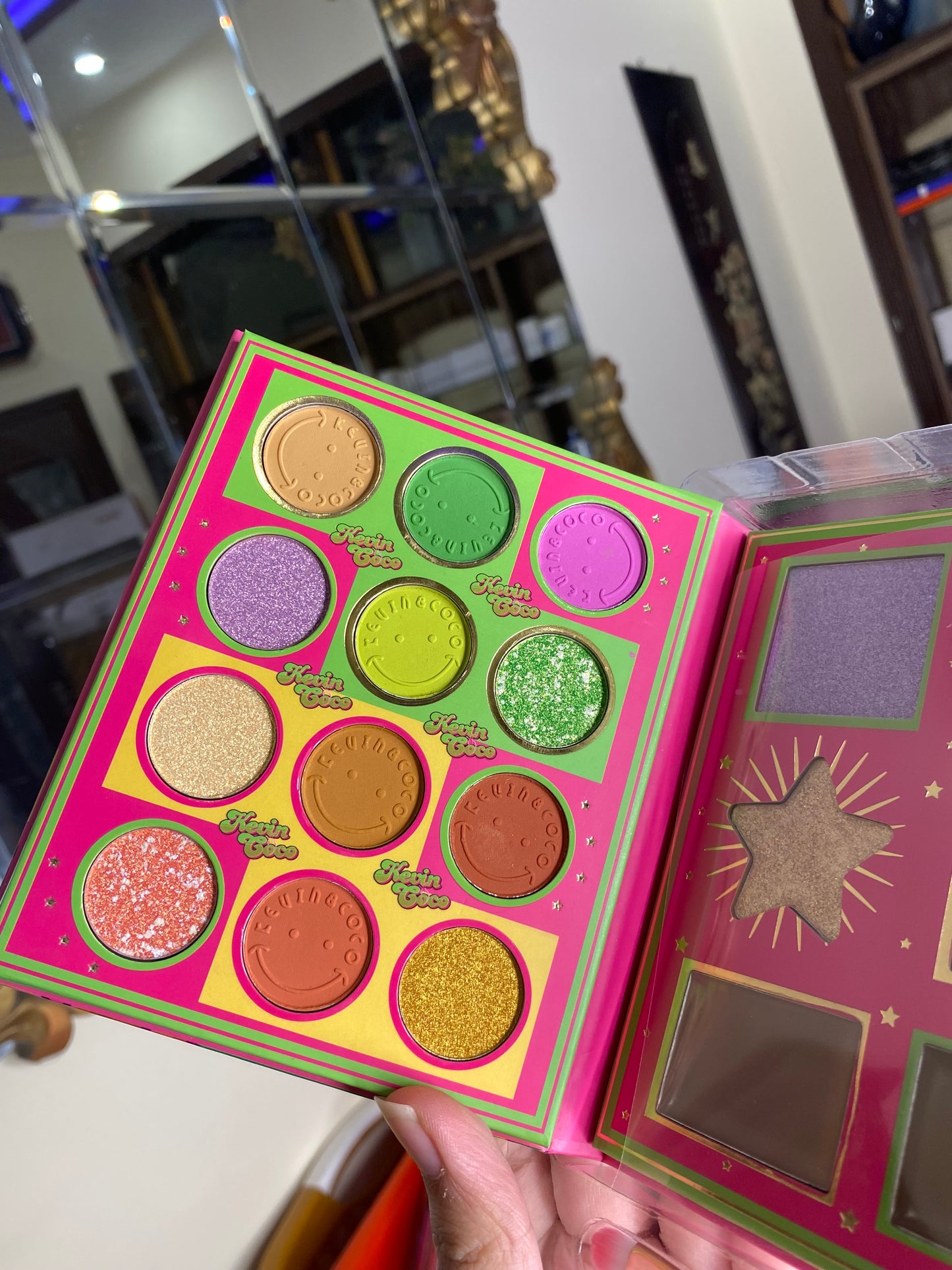 Kevin & Co Eye and Lip Set (eyeshadow palette, liquid lipstick, lip crayon, brush)