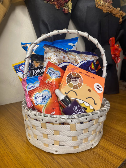 Makeup - Snack - Chai / Basket