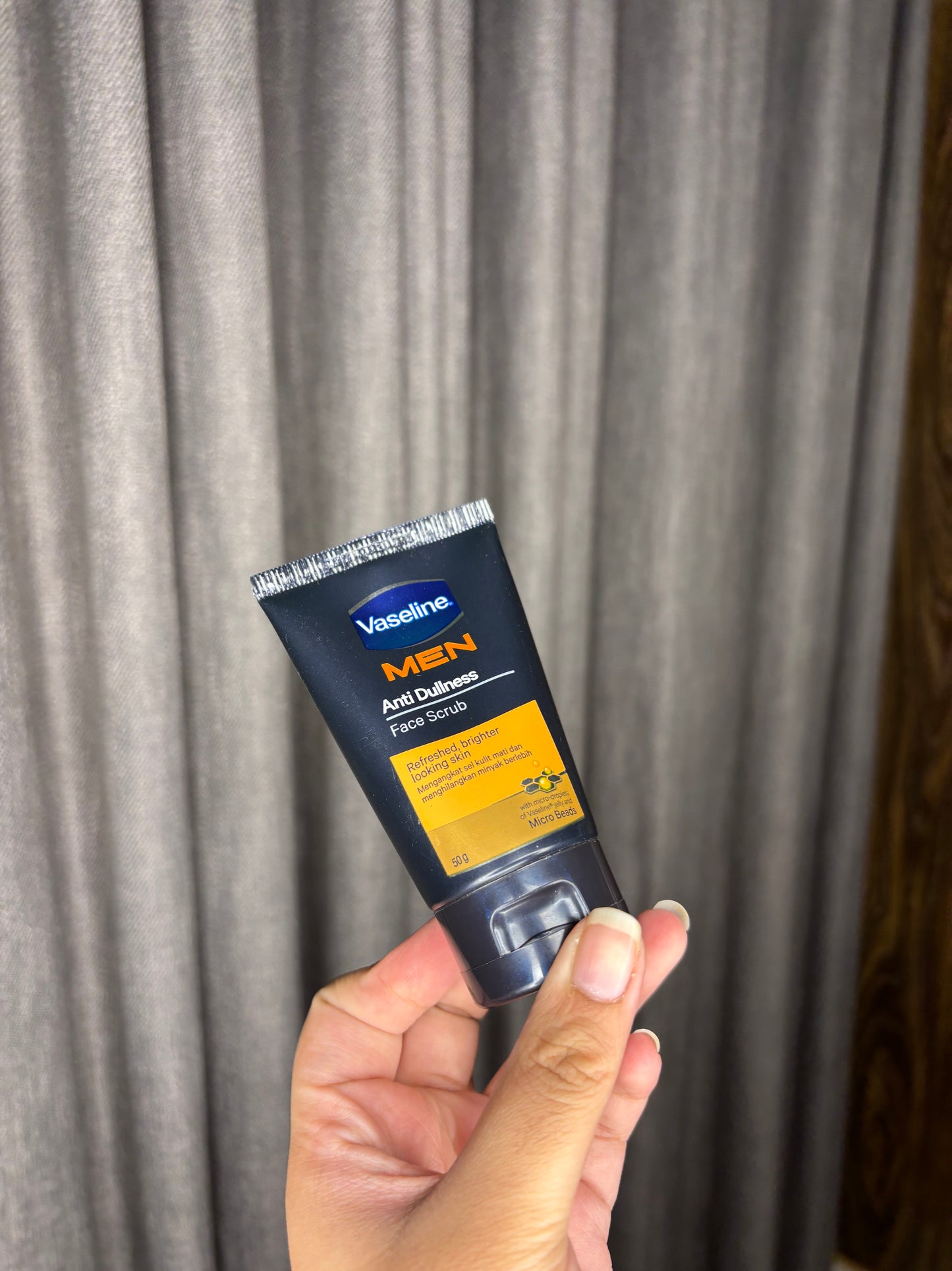 Vaseline Men Anti Dullness Face Scrub