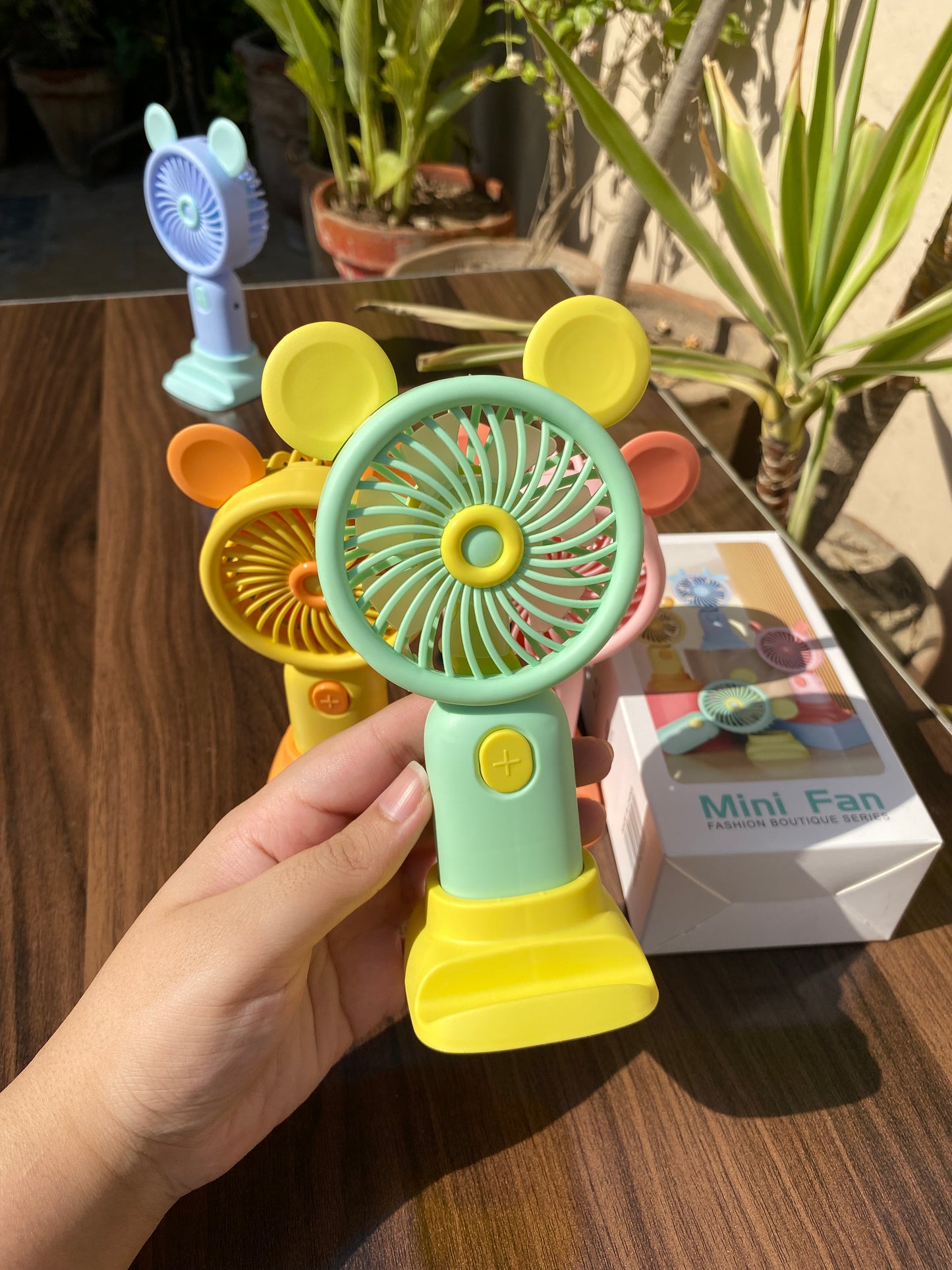 Portable + Chargeable Fan with Mobile Stand (one speed only)