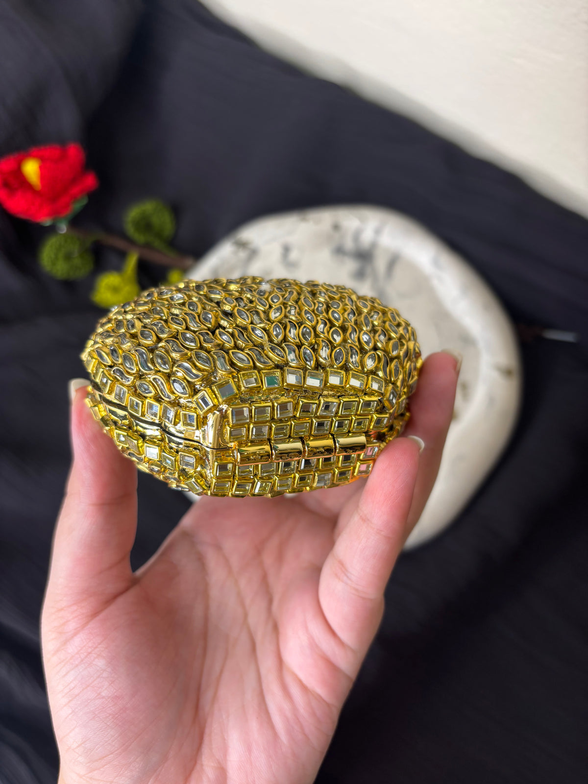 Shell Shaped Kundan Clutch