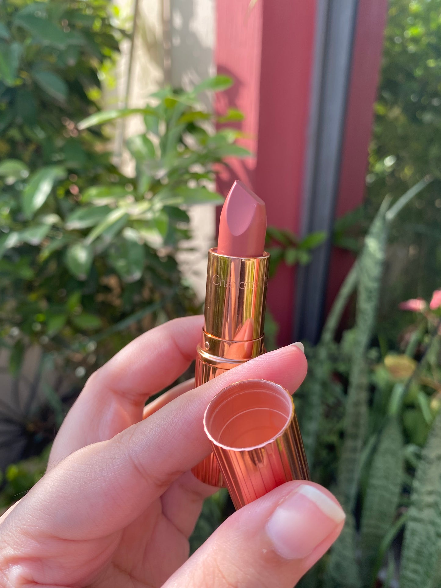 Charlotte Tilbury Pillow Talk Matte Revolution (LUMINOUS
MODERN-MATTE
LONG-LASTING LIPSTICK) Shade Pillow Talk