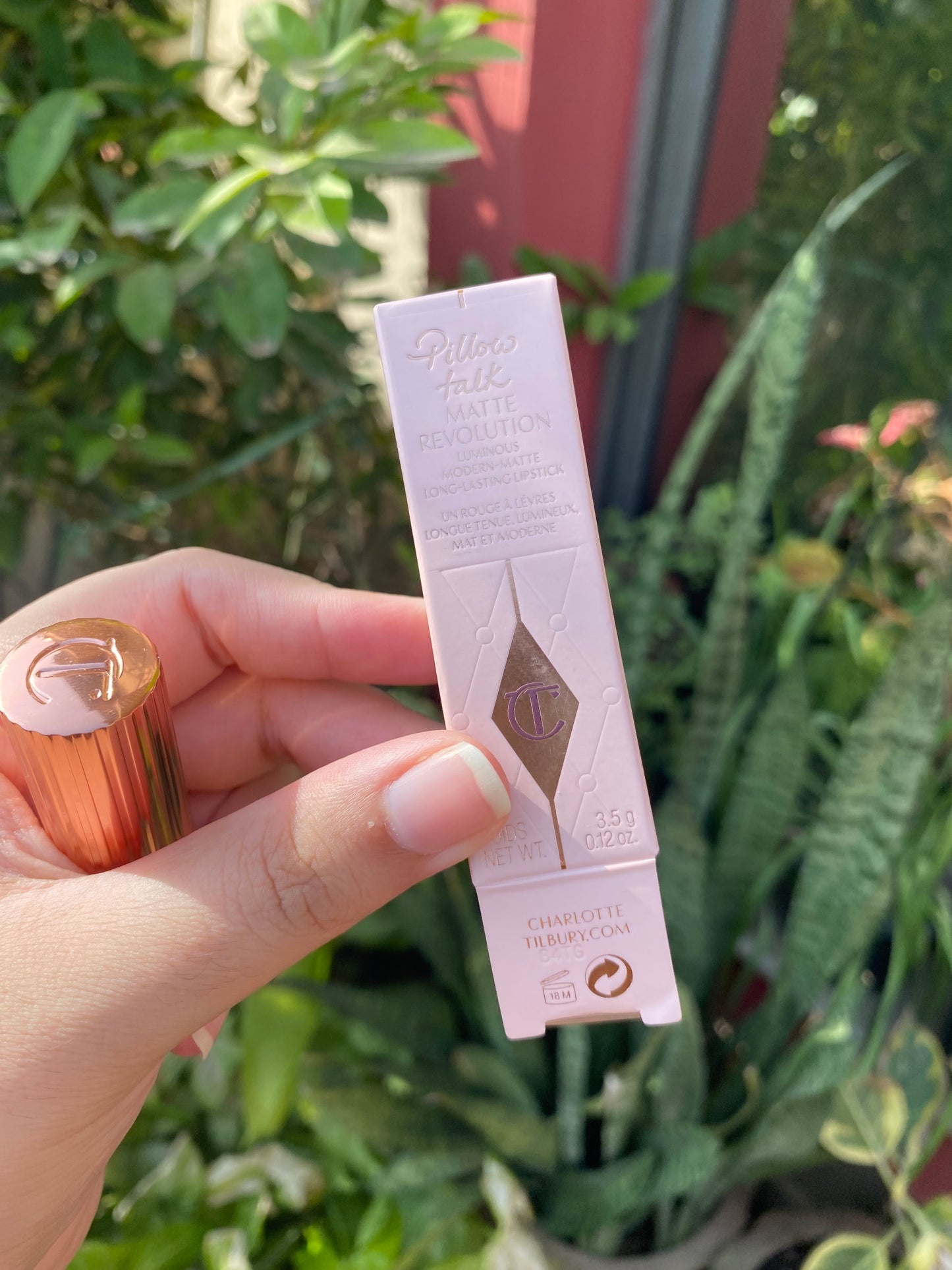 Charlotte Tilbury Pillow Talk Matte Revolution (LUMINOUS
MODERN-MATTE
LONG-LASTING LIPSTICK) Shade Pillow Talk