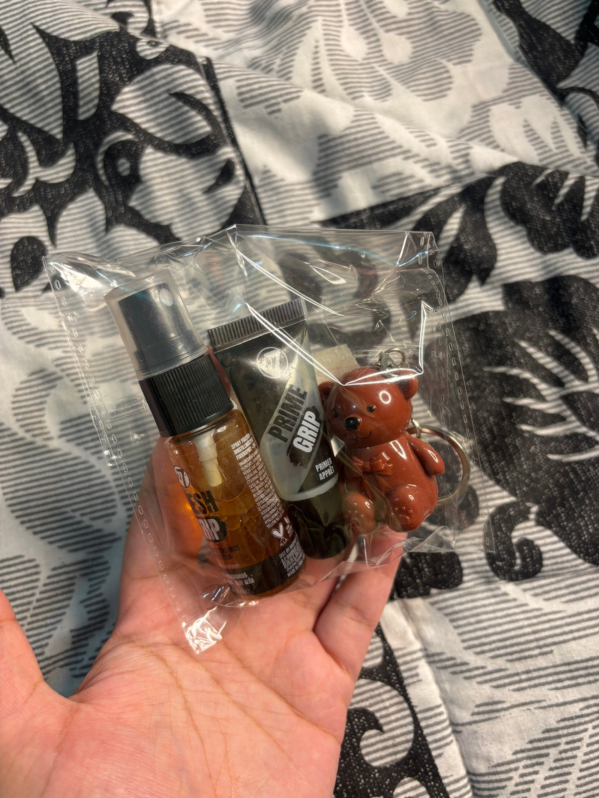 Deal D (W7 Fresh Grip Setting Spray, W7 Prime Grip Primer, Teddy Gloss/Keychain)