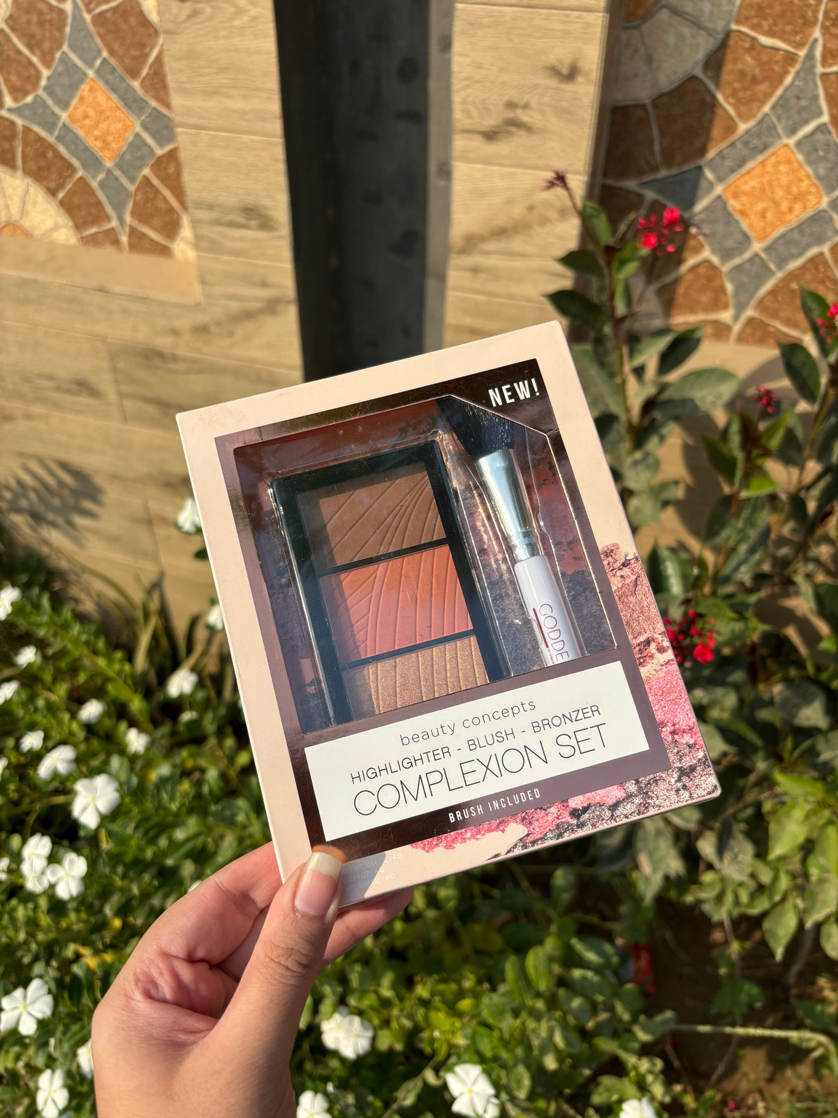 Beauty Concepts Compexion Set (Highlighter, Blush, Bronzer, Brush)