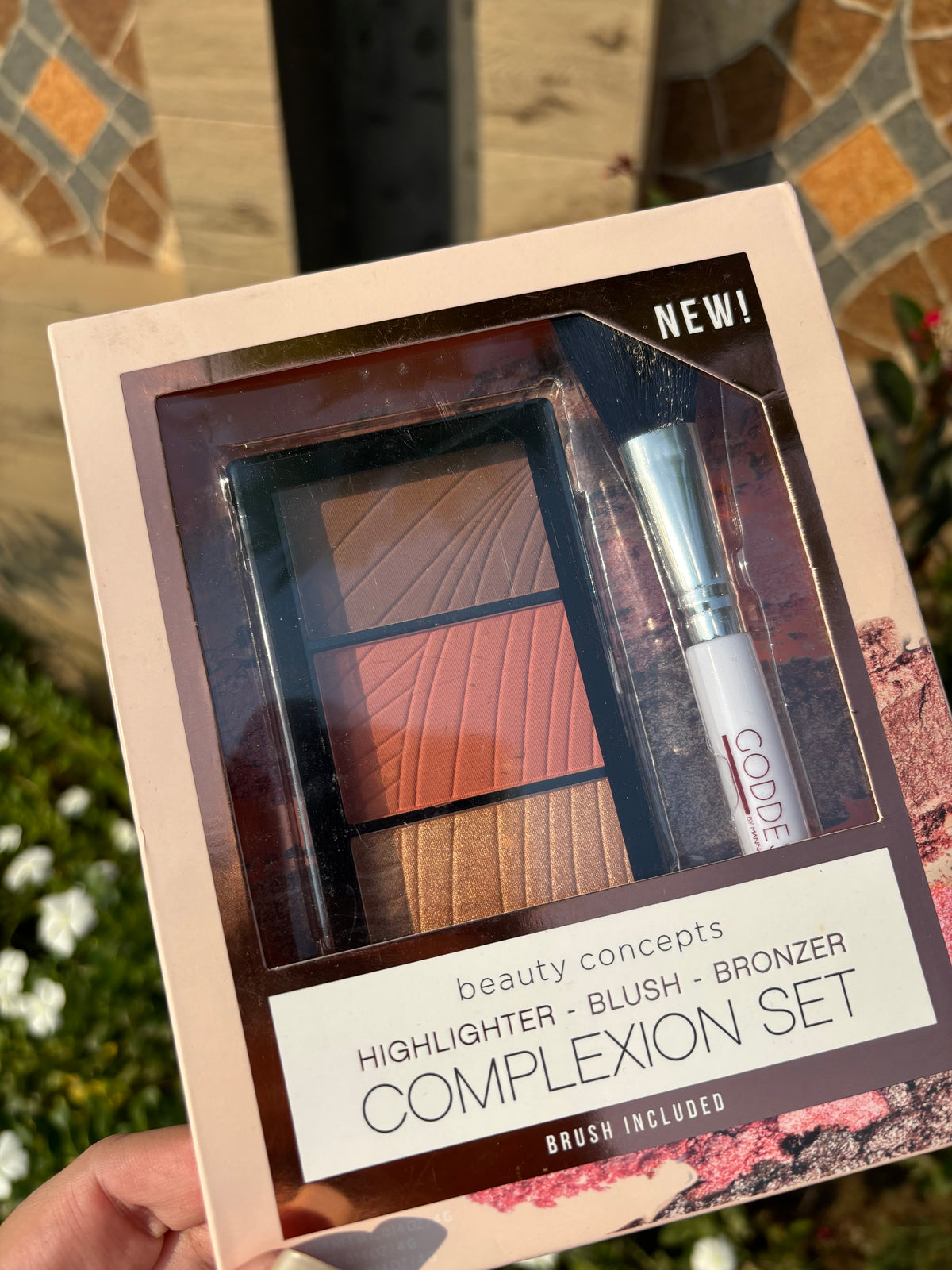 Beauty Concepts Compexion Set (Highlighter, Blush, Bronzer, Brush)