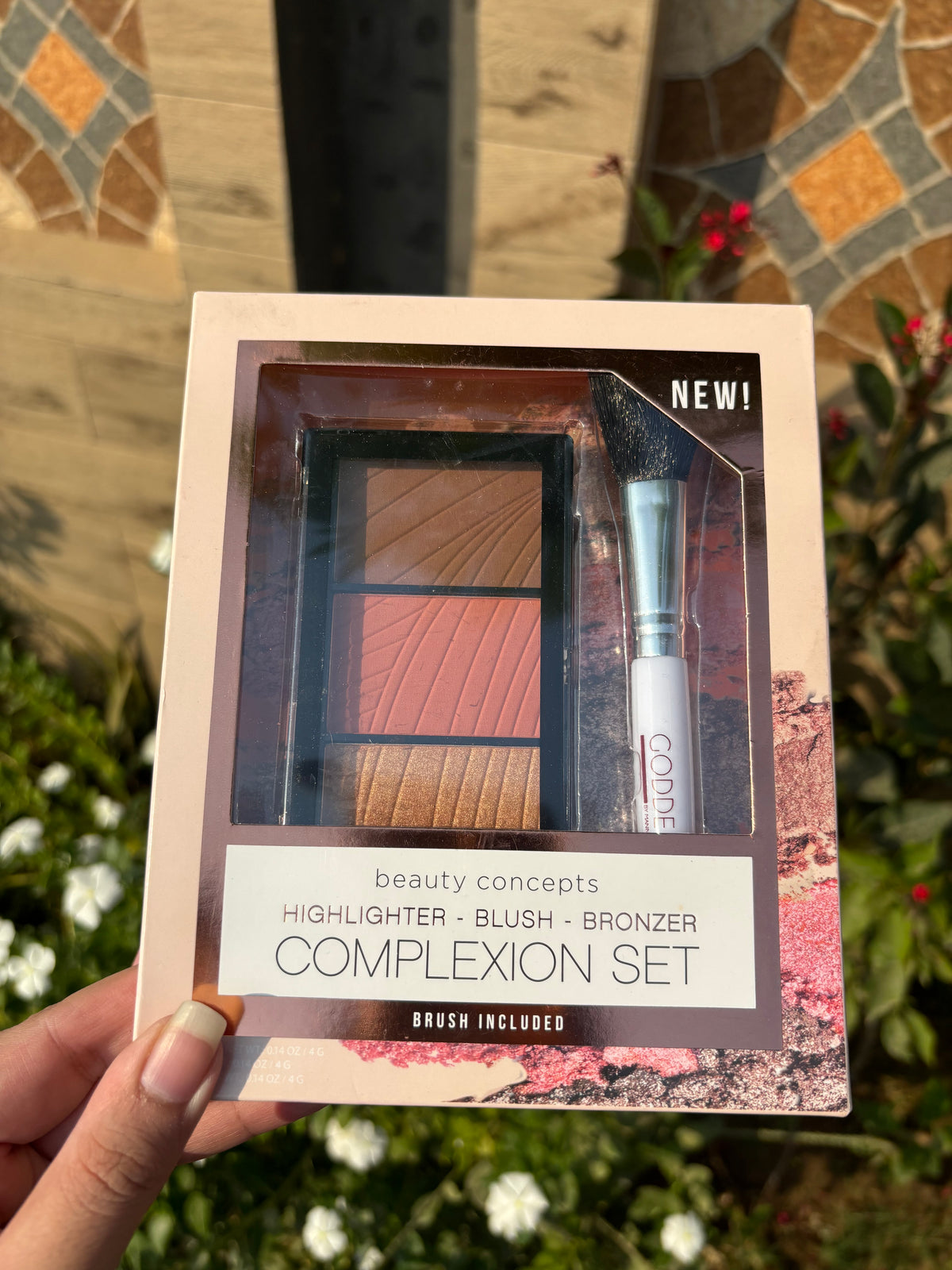 Beauty Concepts Compexion Set (Highlighter, Blush, Bronzer, Brush)