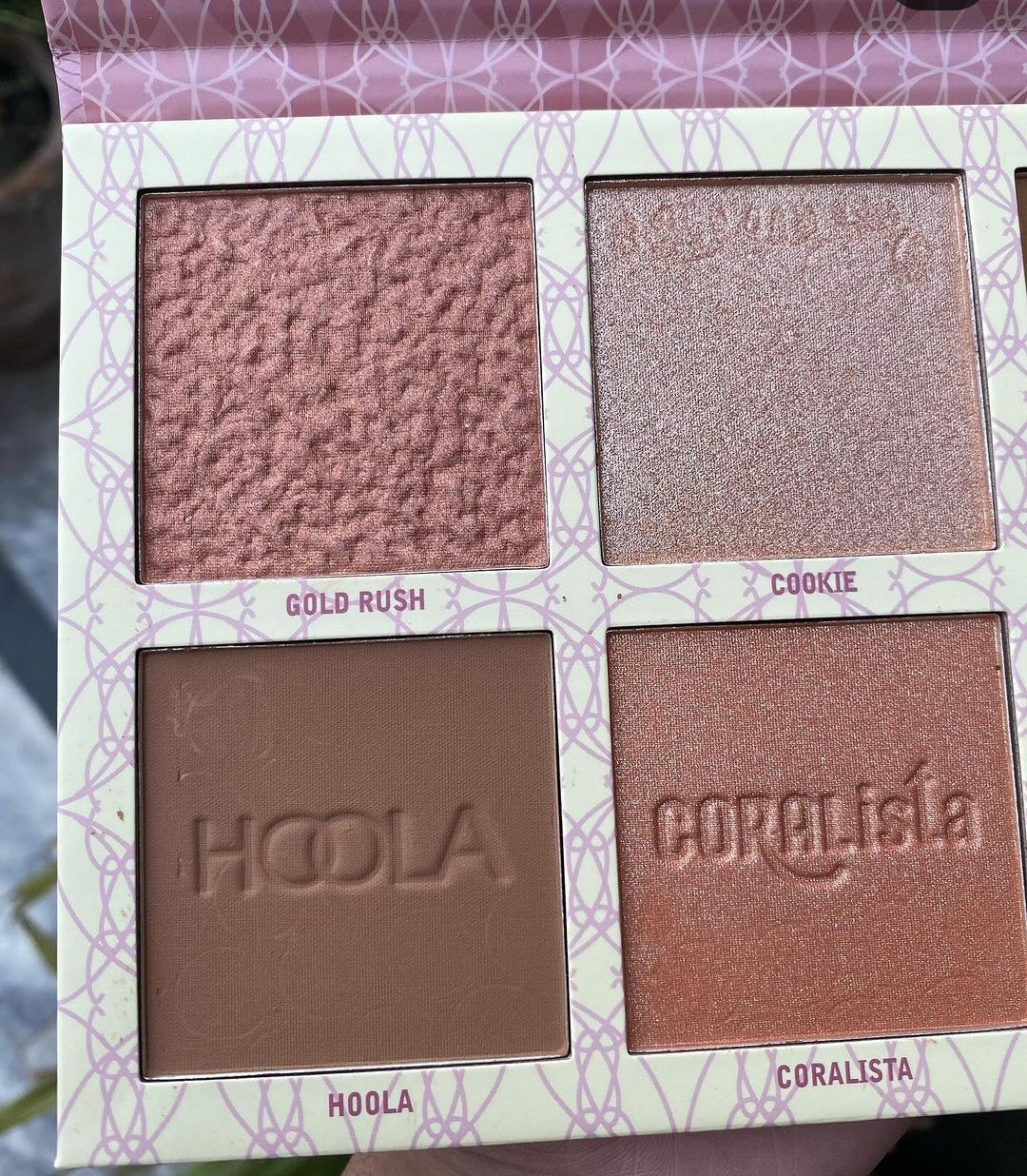 Huda Moji cheerleader bronze squad pallete