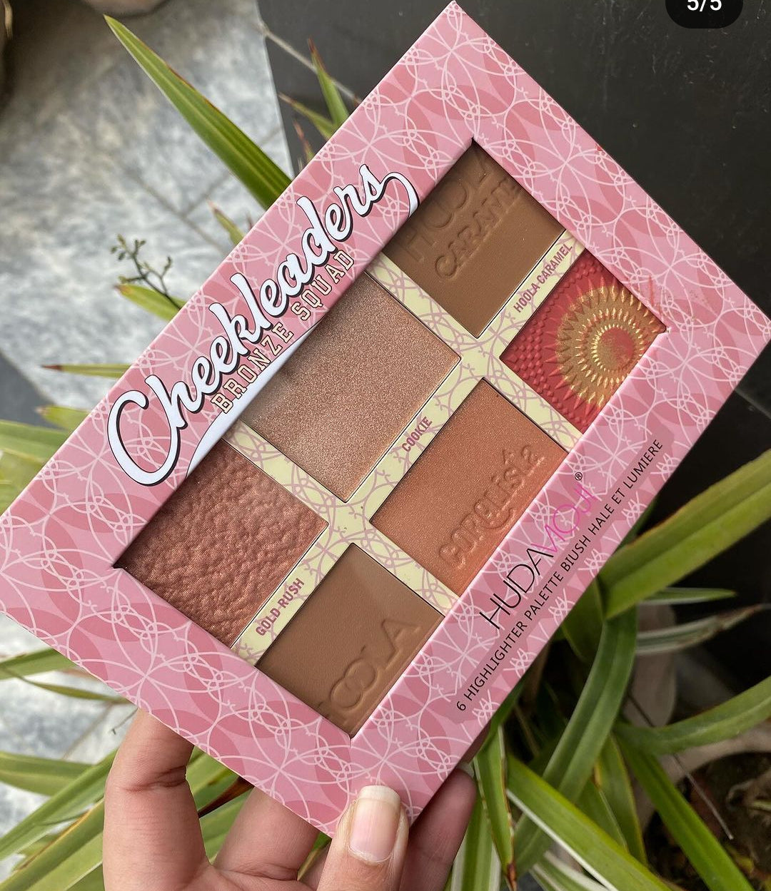 Huda Moji cheerleader bronze squad pallete