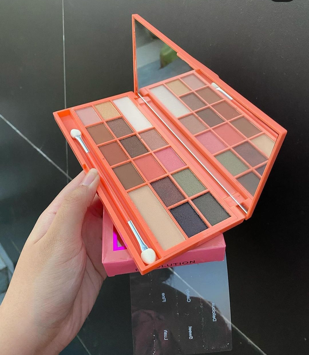 Makeup Revolution Chocolate and Peaches Eyeshadow Palette